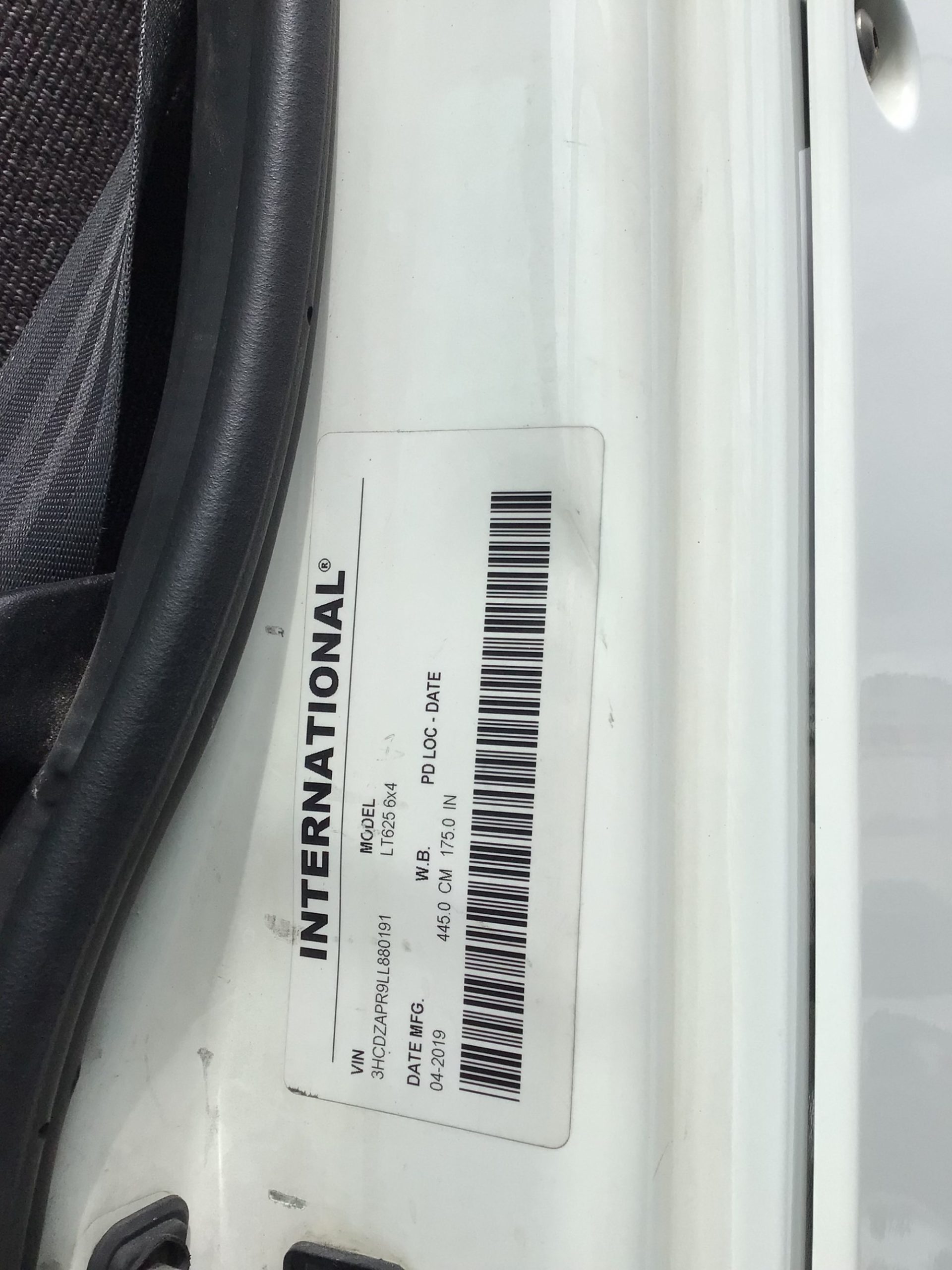 2020 International LT - image 3