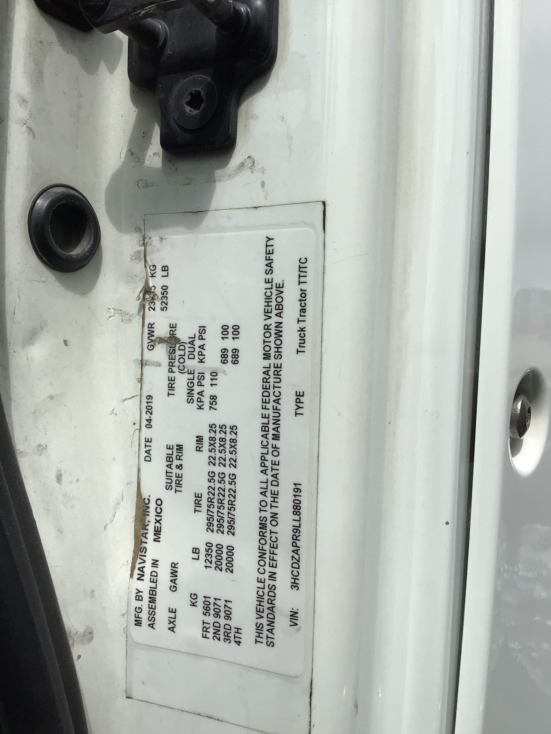 2020 International LT - image 4