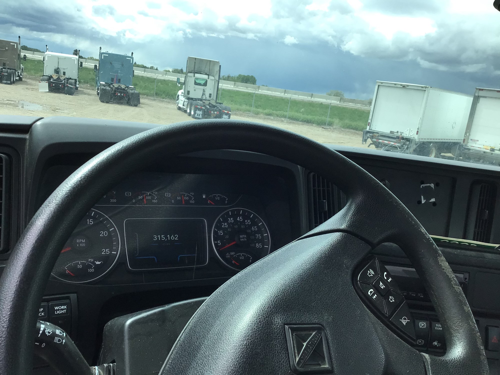 2020 International LT - image 6