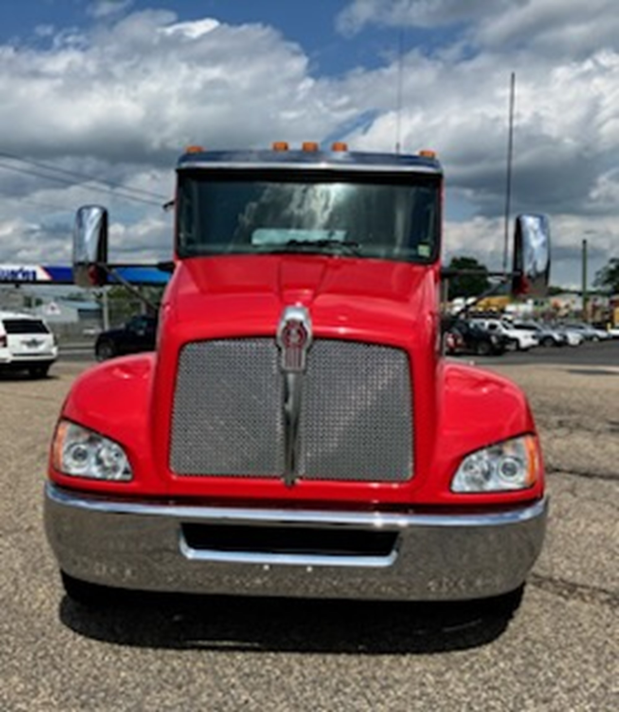 2020 Kenworth T270 - image 2 of 6