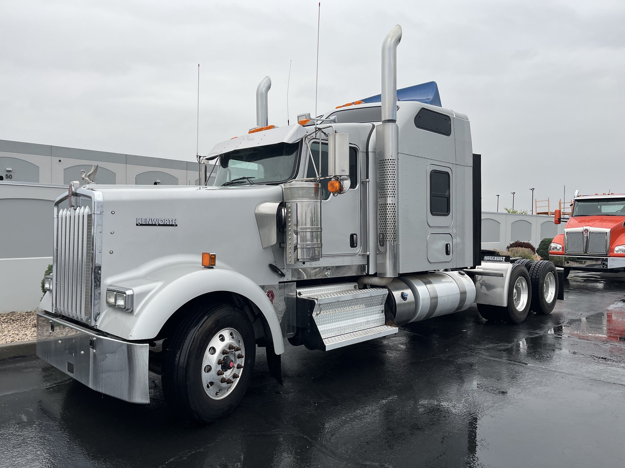 2020 Kenworth W900 - image 2 of 6