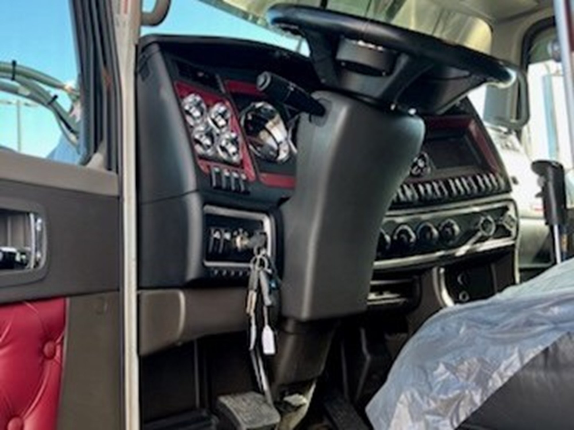 2021 Kenworth T800 - image 3