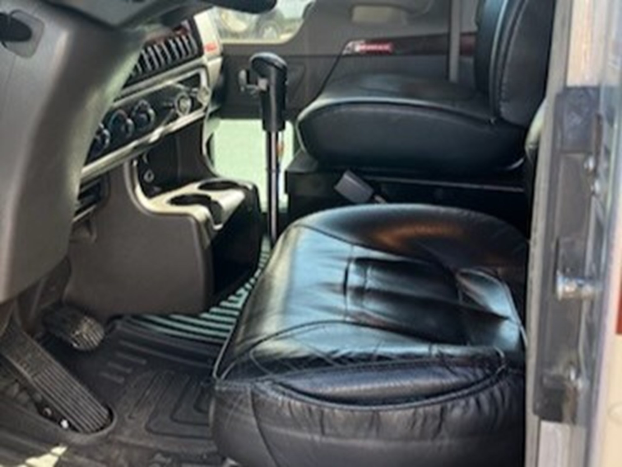 2021 Kenworth T800 - image 4