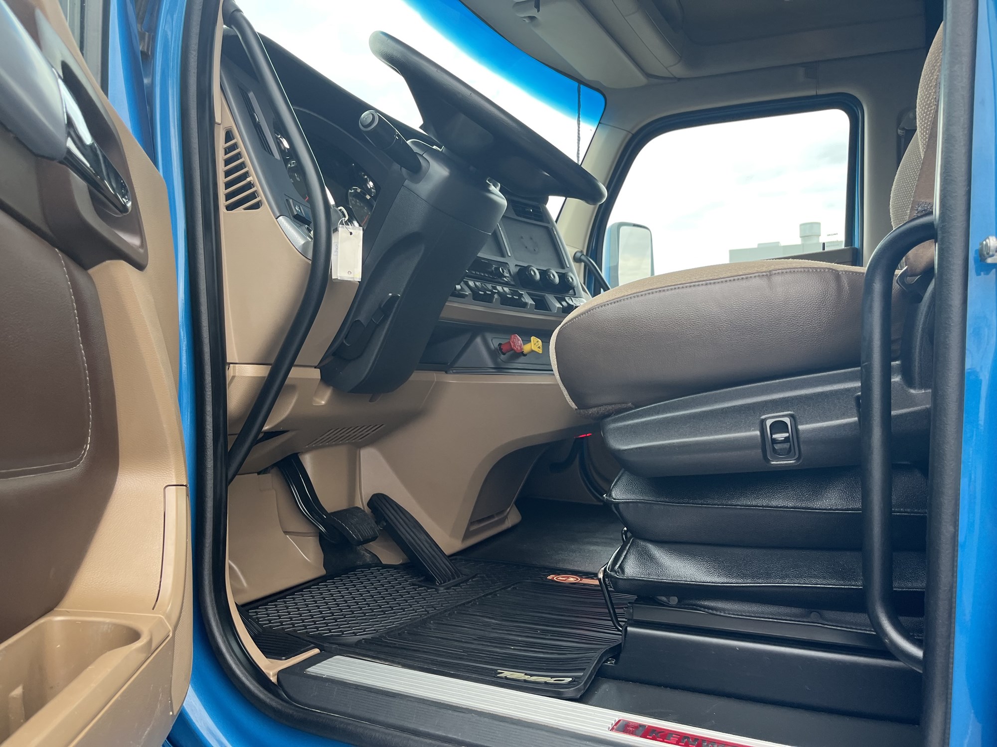 2021 Kenworth T680 - image 6 of 6