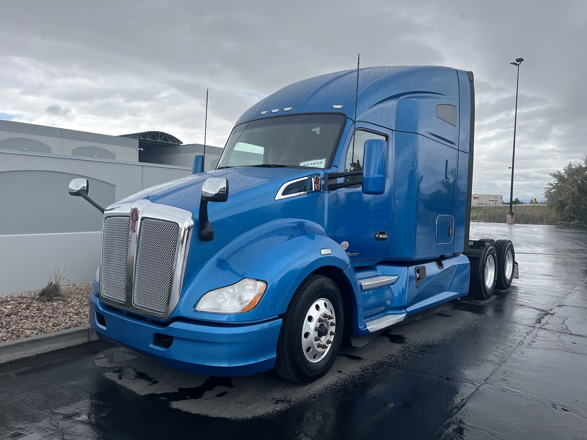 2021 Kenworth T680 - image 2 of 6