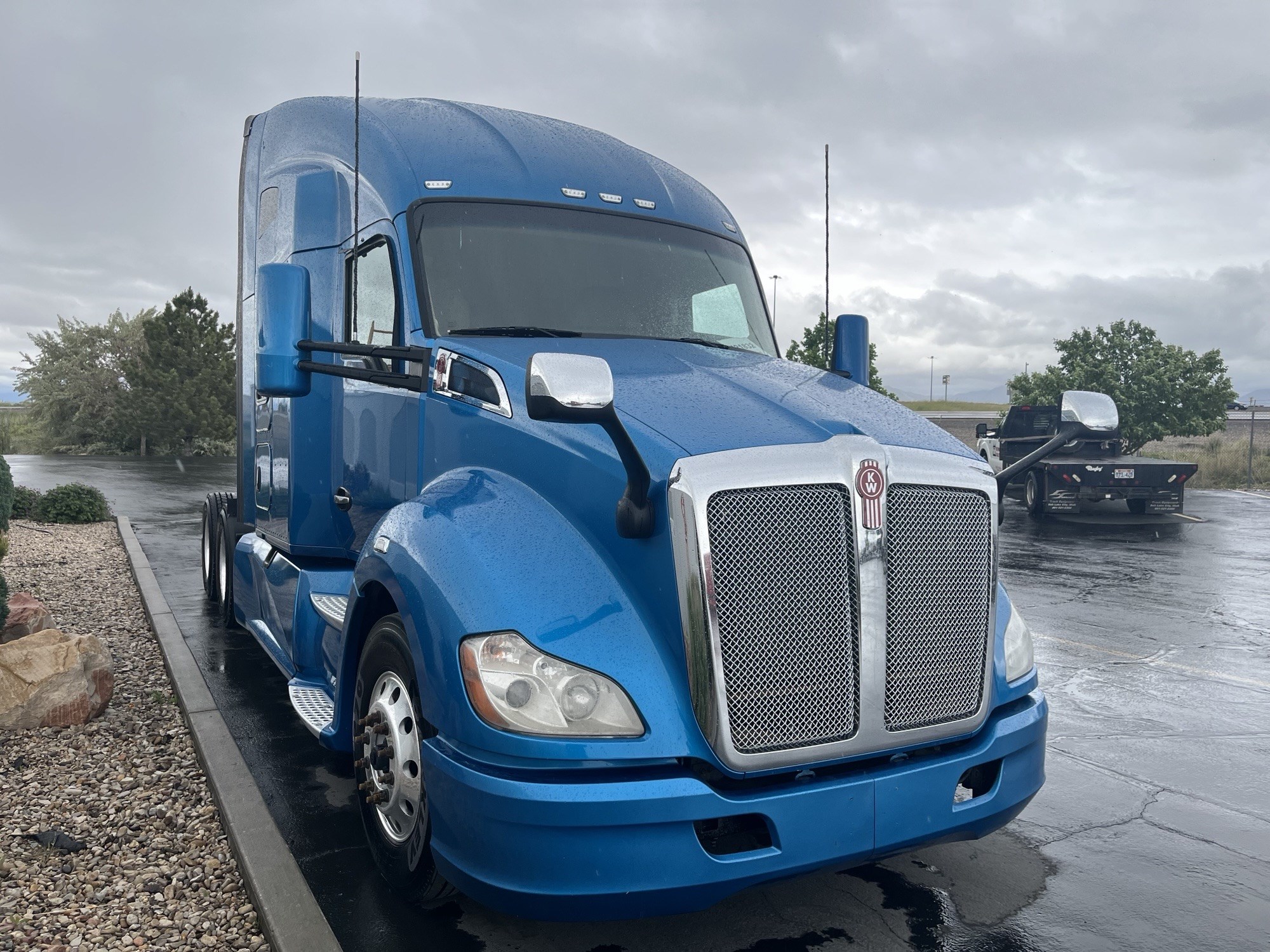 2021 Kenworth T680 - image 3 of 6