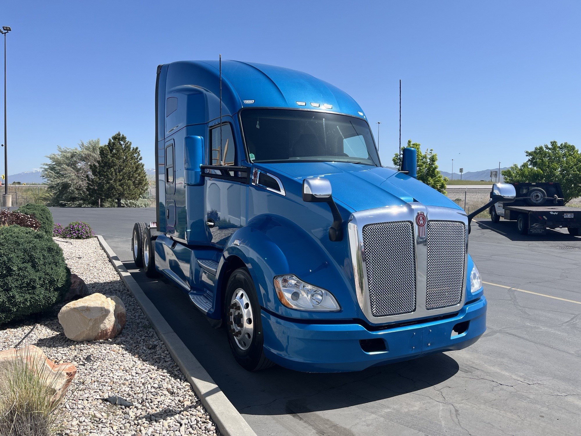 2021 Kenworth T680 - image 3 of 6