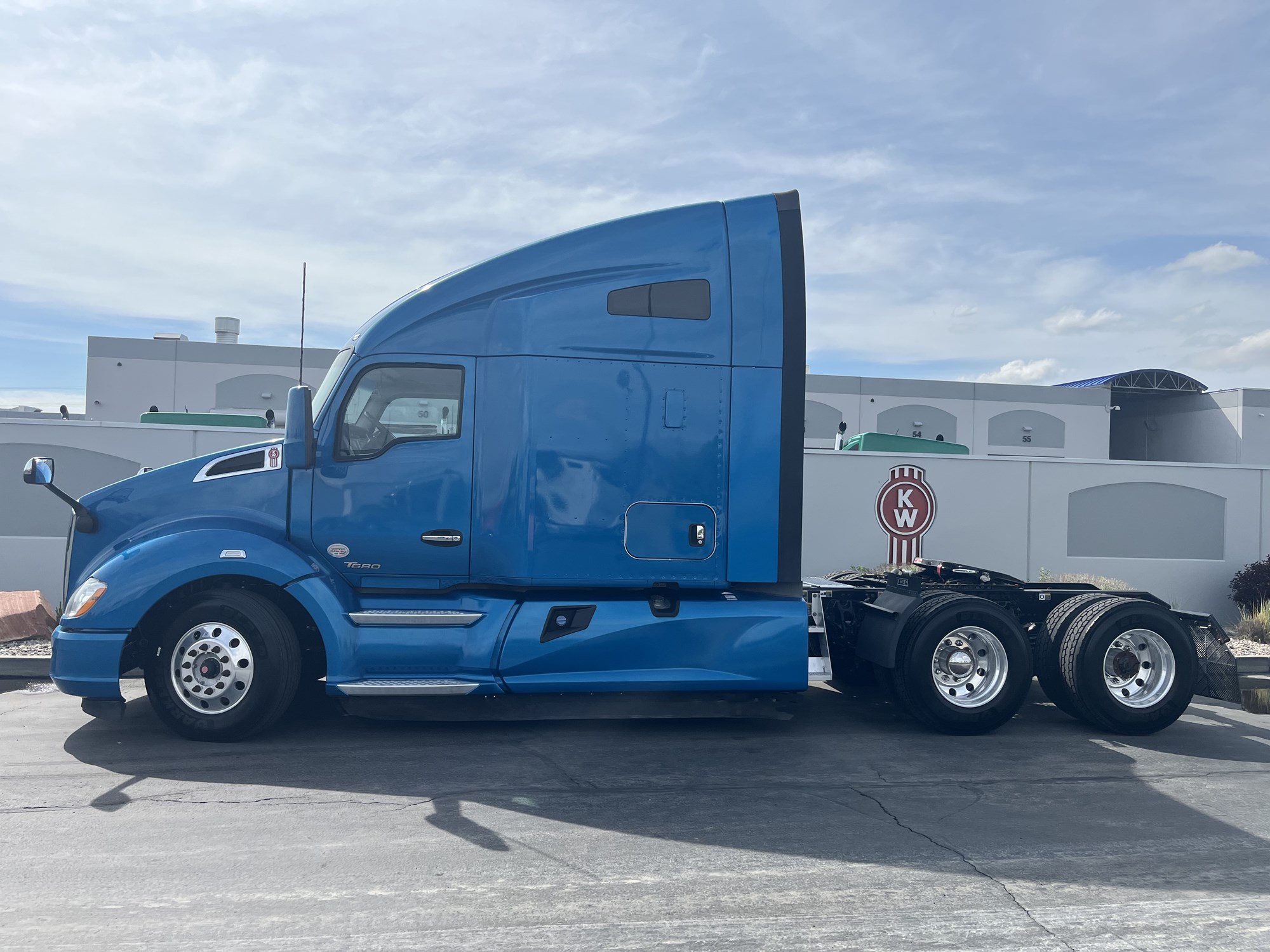 2021 Kenworth T680 - image 1 of 6