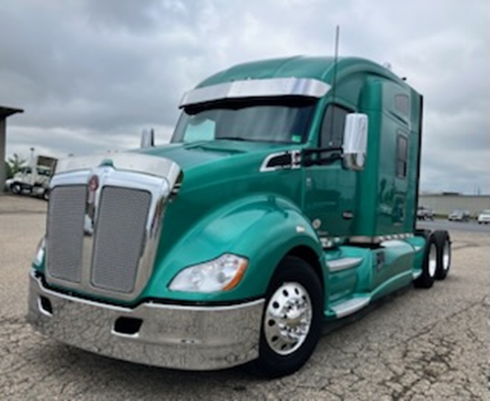 2021 Kenworth T680 - image 1 of 6