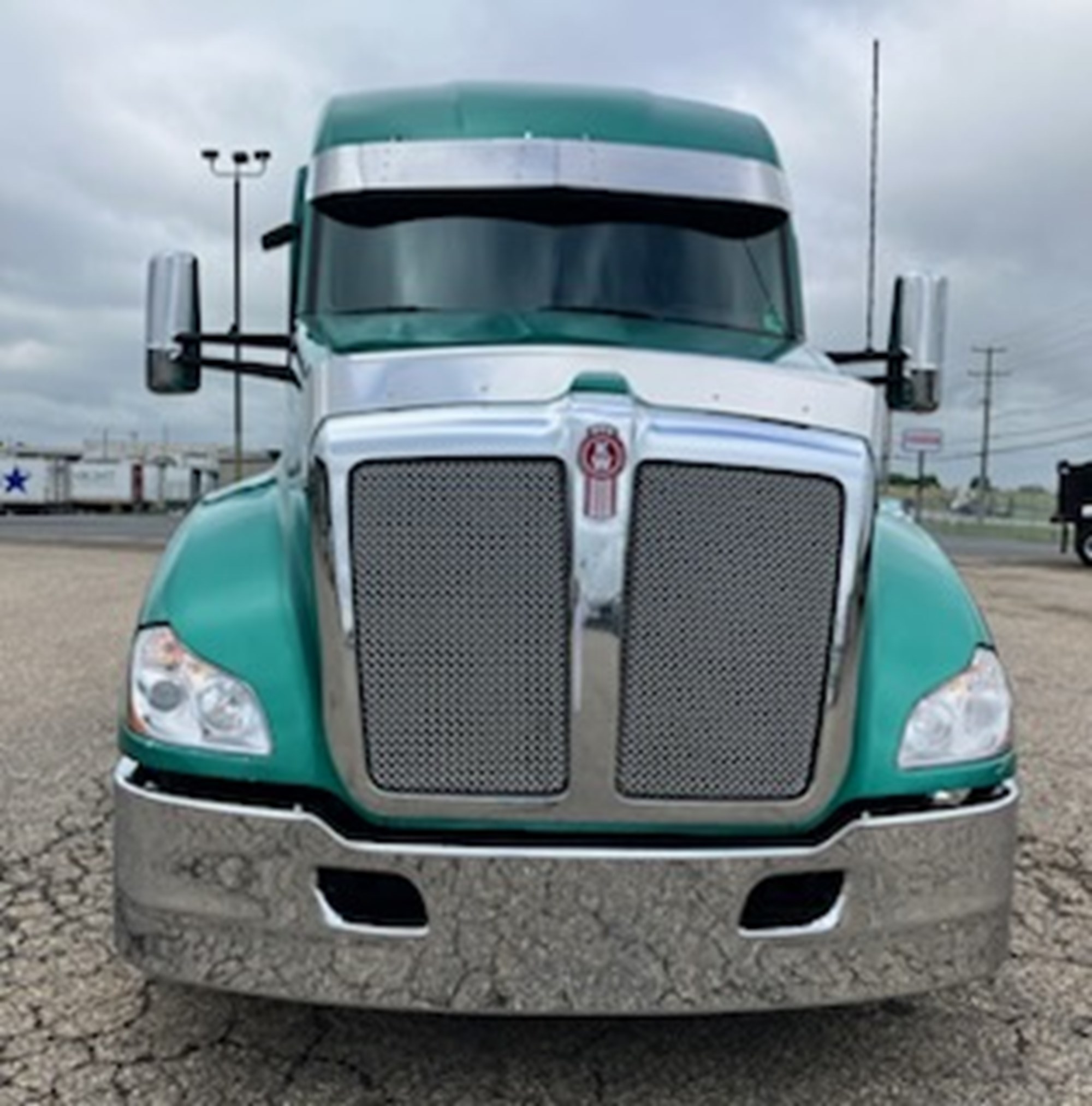 2021 Kenworth T680 - image 2 of 6