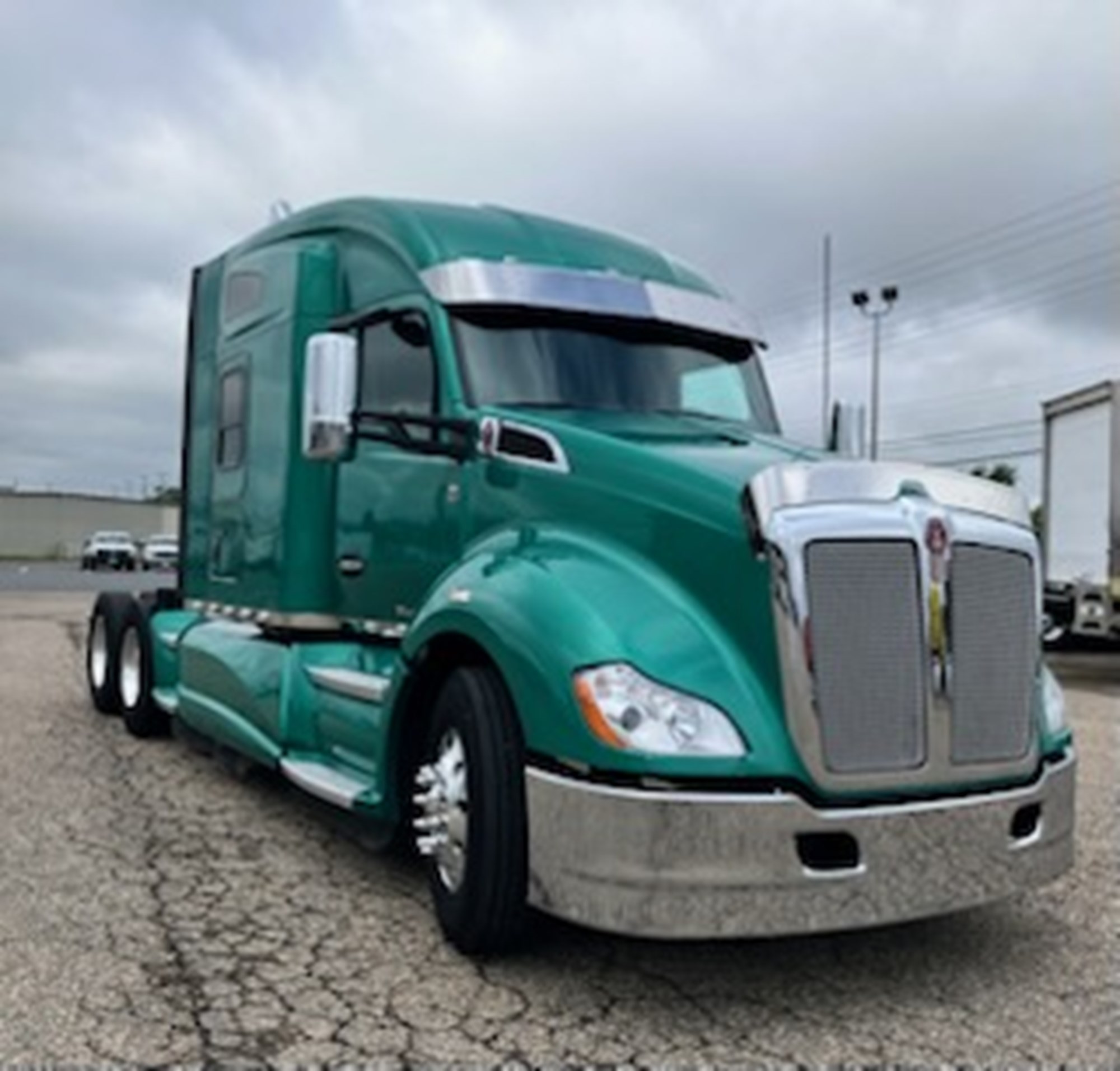2021 Kenworth T680 - image 3 of 6