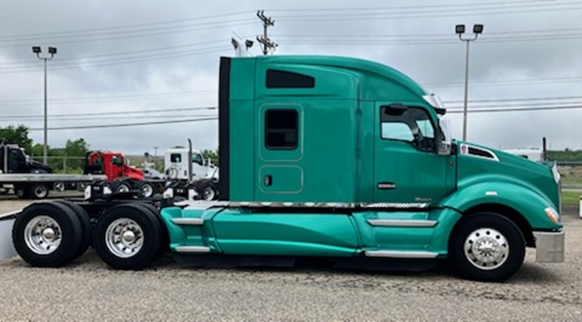 2021 Kenworth T680 - image 4 of 6