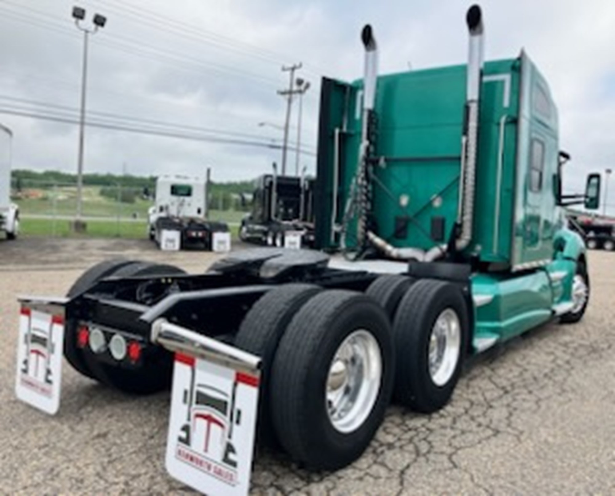 2021 Kenworth T680 - image 5 of 6