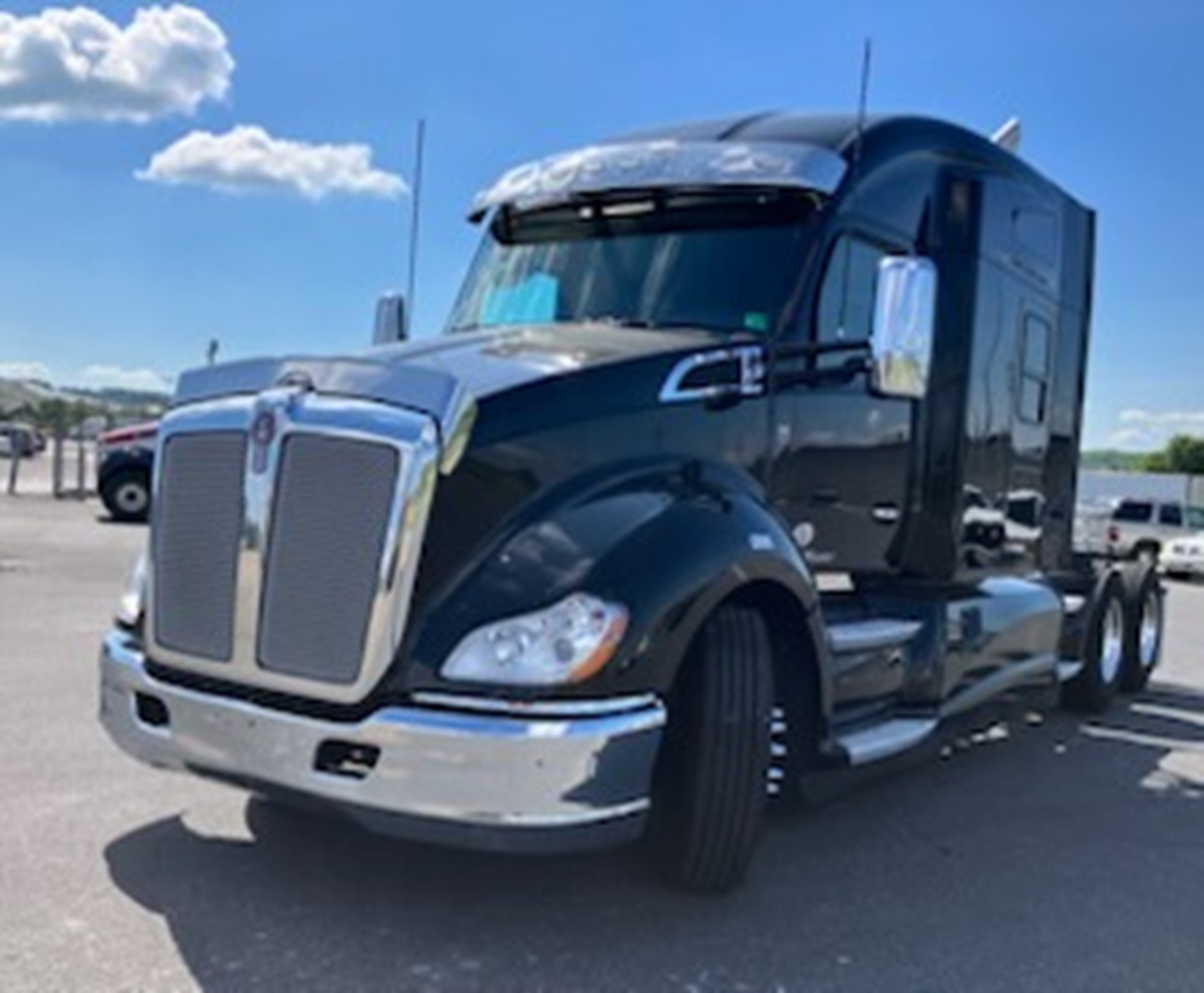 2022 Kenworth T680 - image 1 of 6