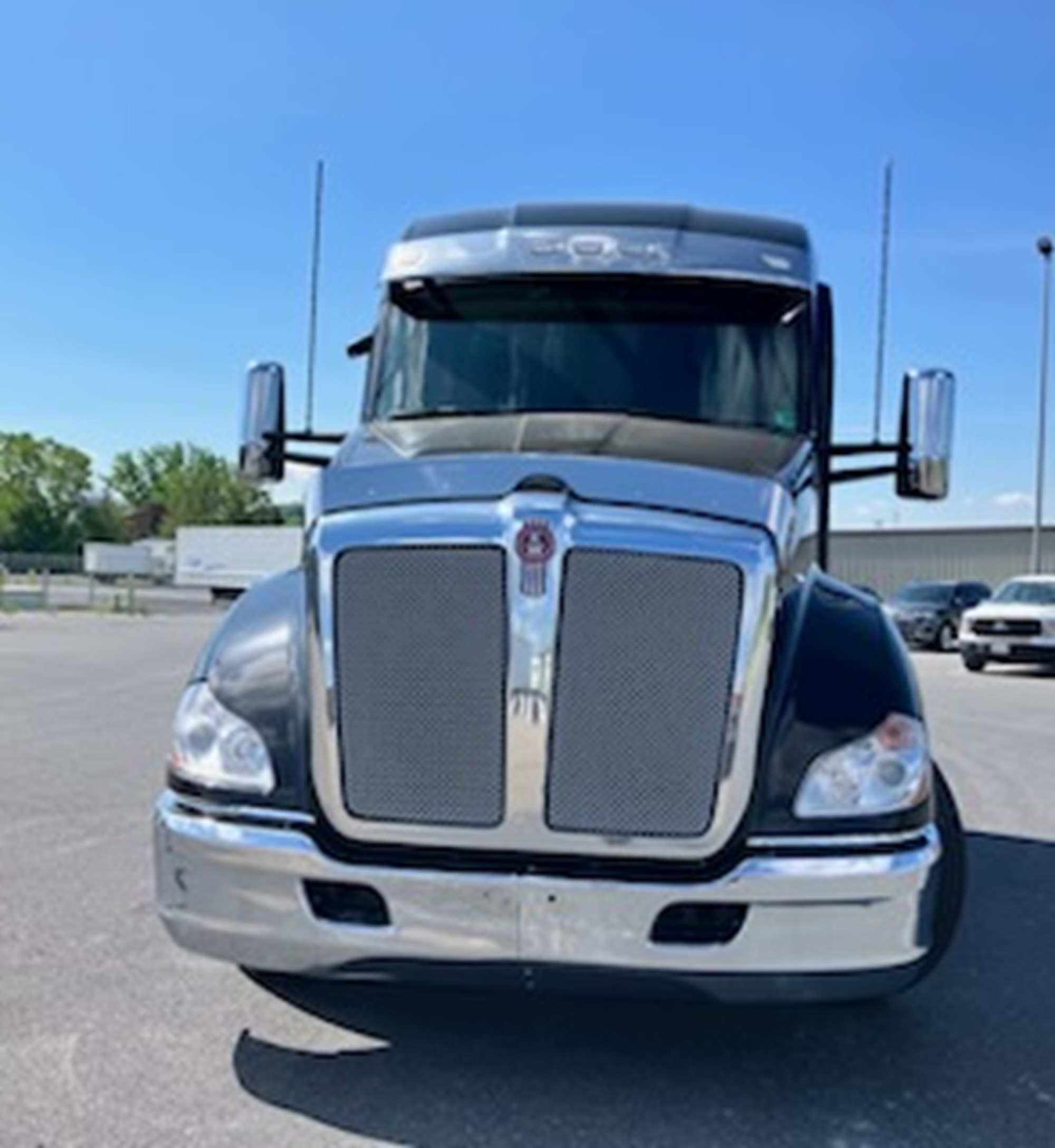 2022 Kenworth T680 - image 2 of 6