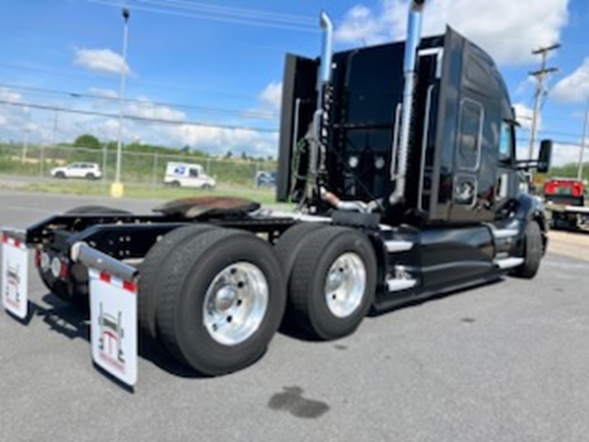 2022 Kenworth T680 - image 5 of 6