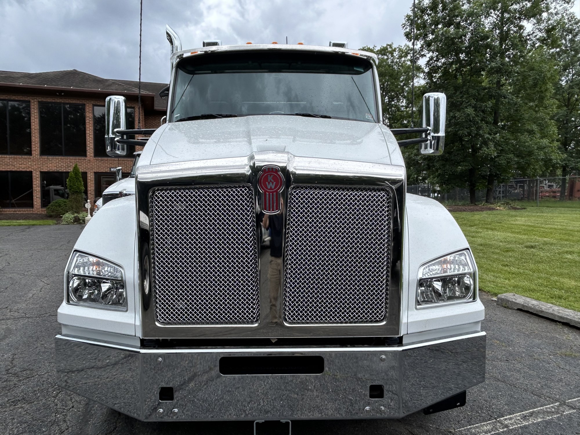 2024 Kenworth T880 - image 3 of 6