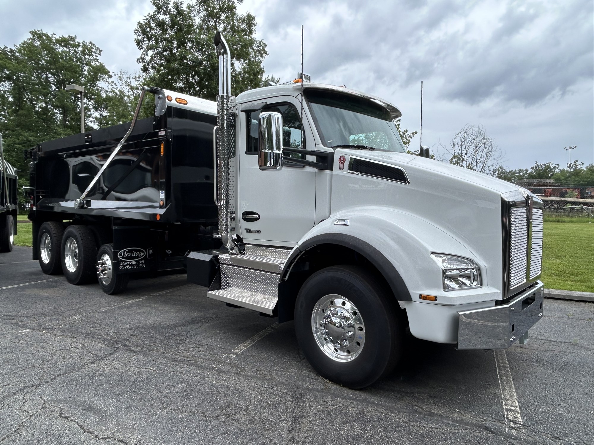 2024 Kenworth T880 - image 4 of 6