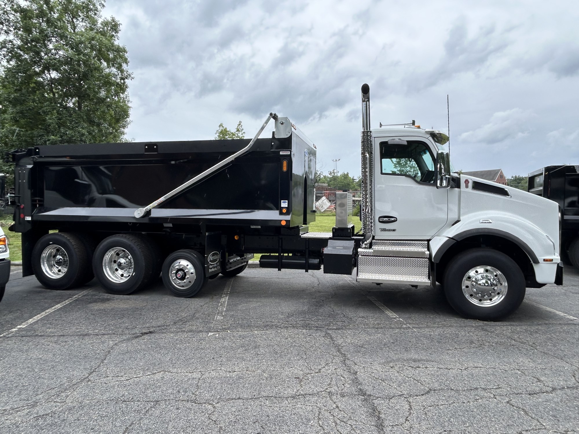 2024 Kenworth T880 - image 5 of 6