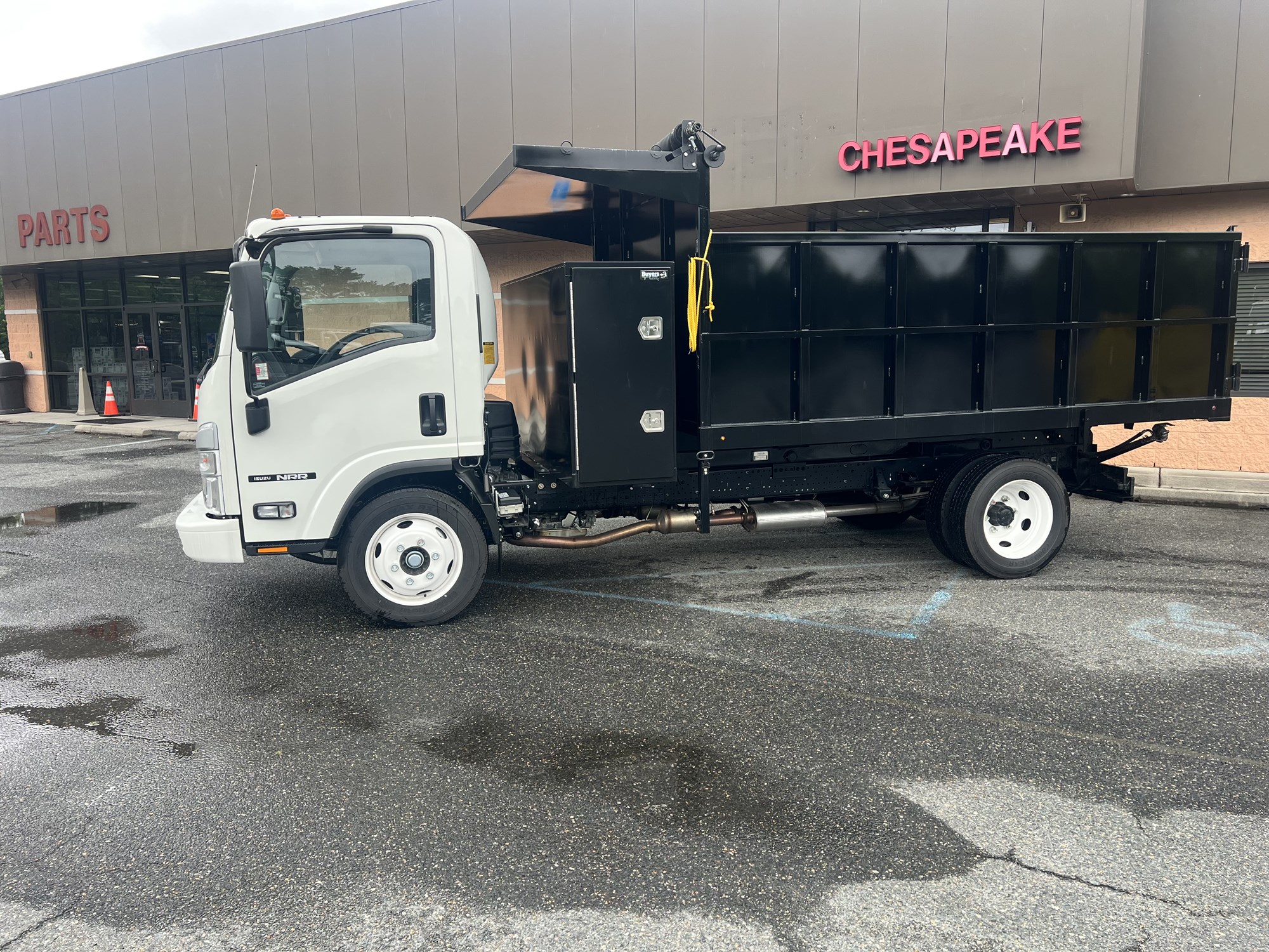 2024 Isuzu NRR GAS 1U3 - image 1 of 6