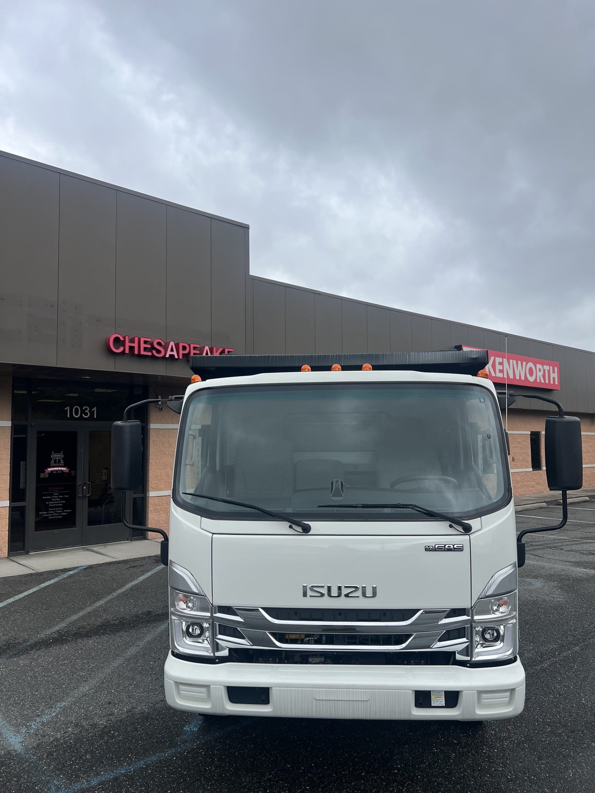 2024 Isuzu NRR GAS 1U3 - image 2 of 6