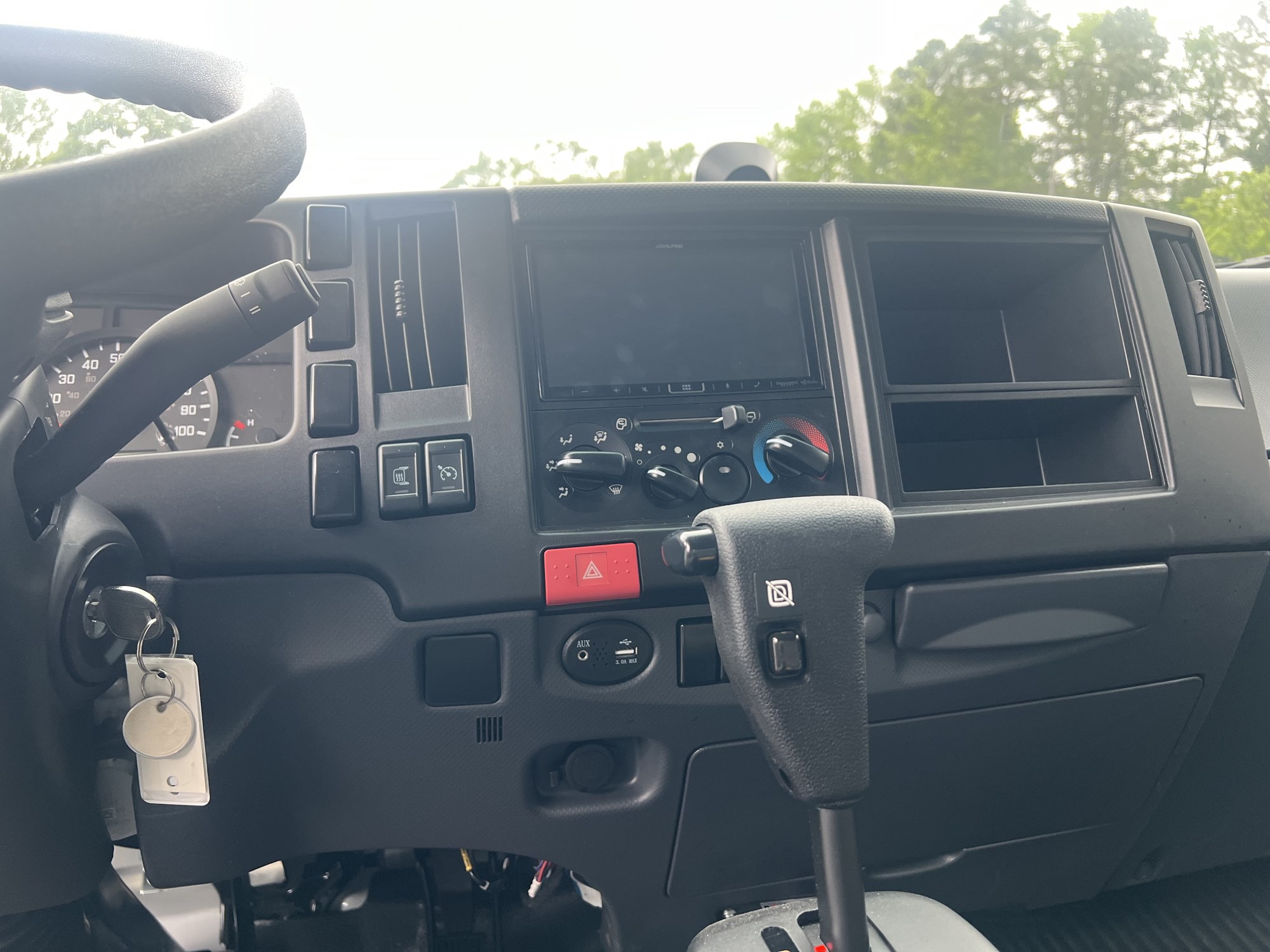 2024 Isuzu NRR GAS 1U3 - image 5 of 6