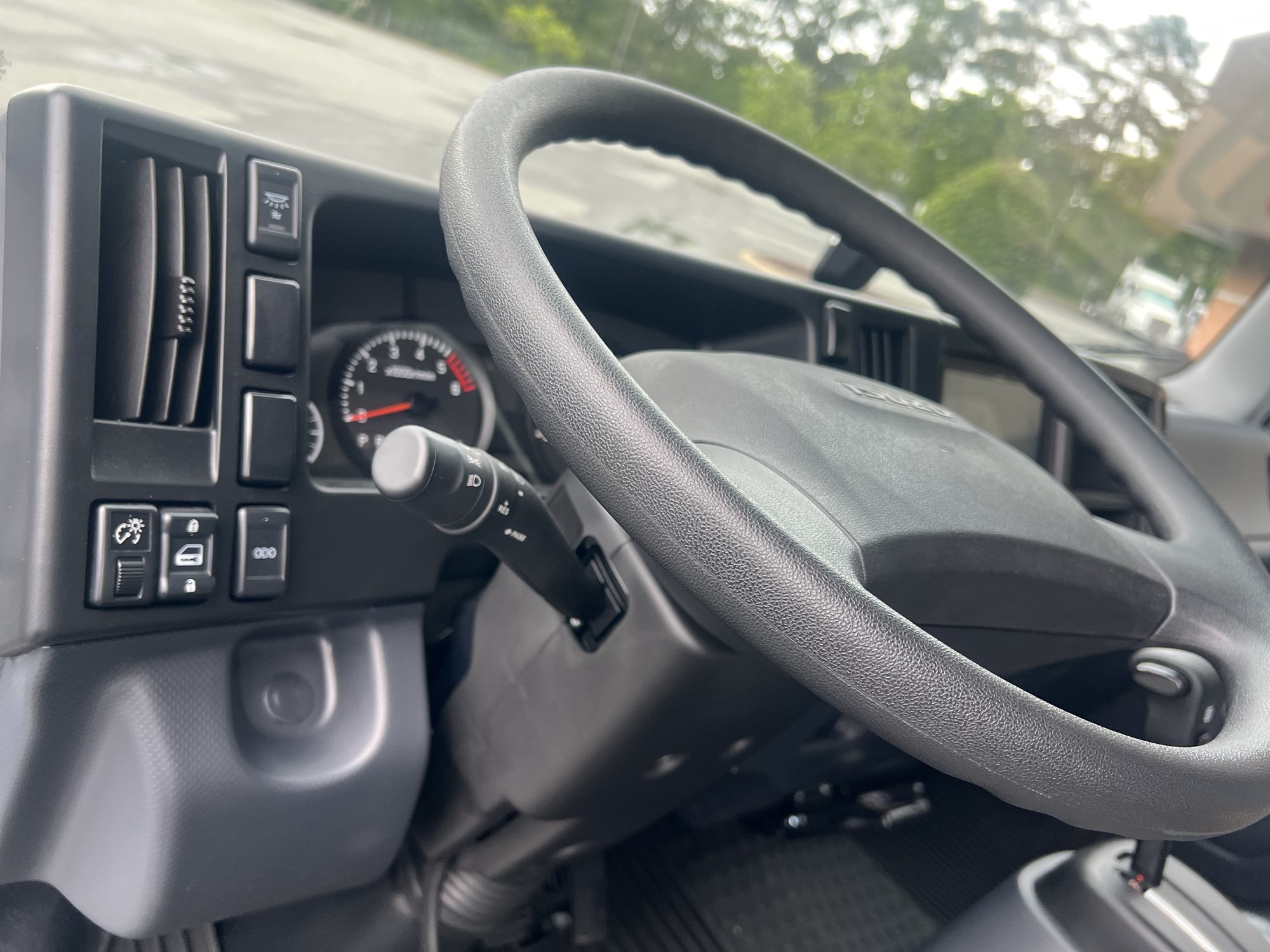 2024 Isuzu NRR GAS 1U3 - image 6 of 6