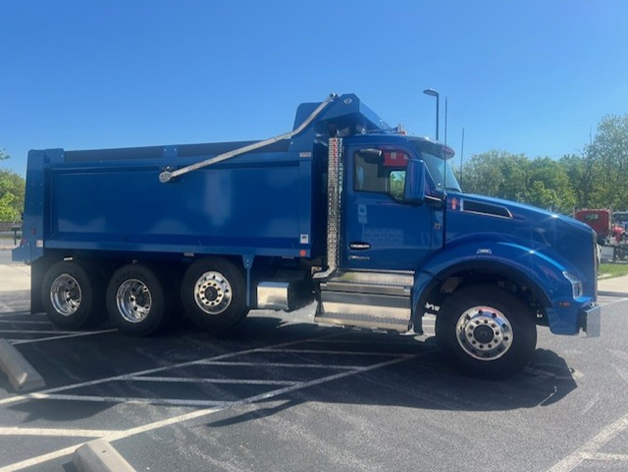 2025 Kenworth T880 - image 1 of 6