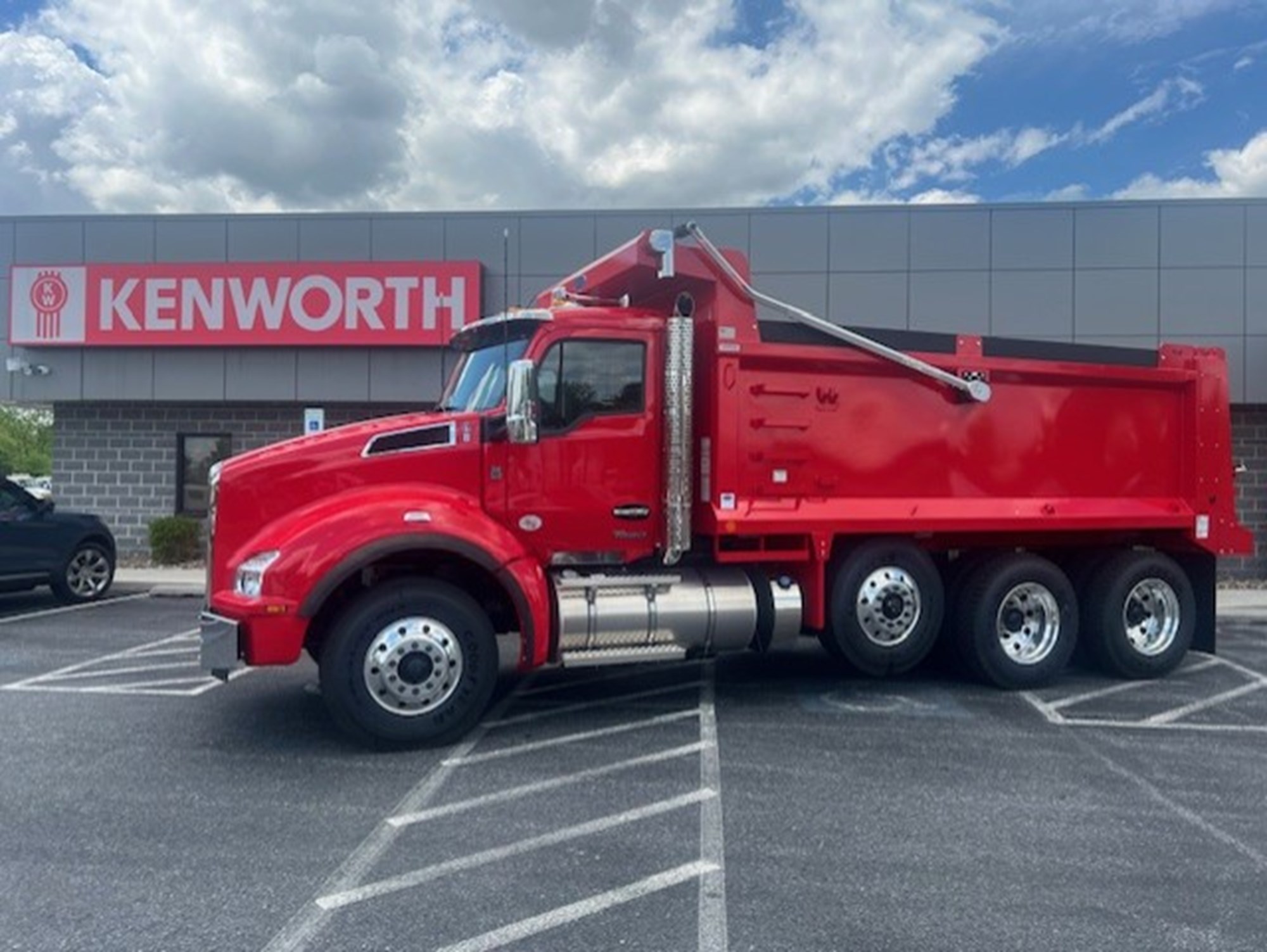 2025 Kenworth T880 - image 1 of 6