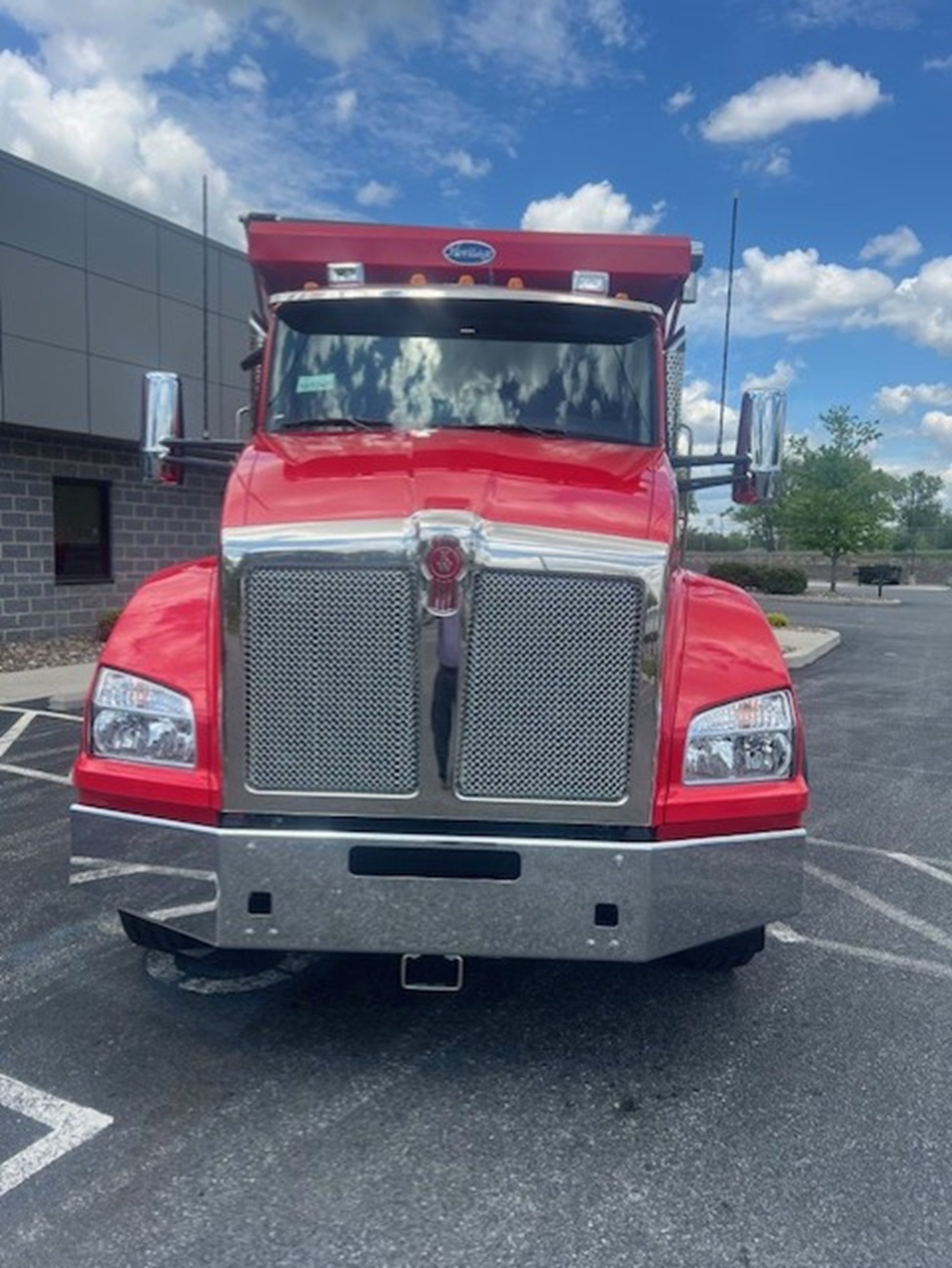 2025 Kenworth T880 - image 3 of 6