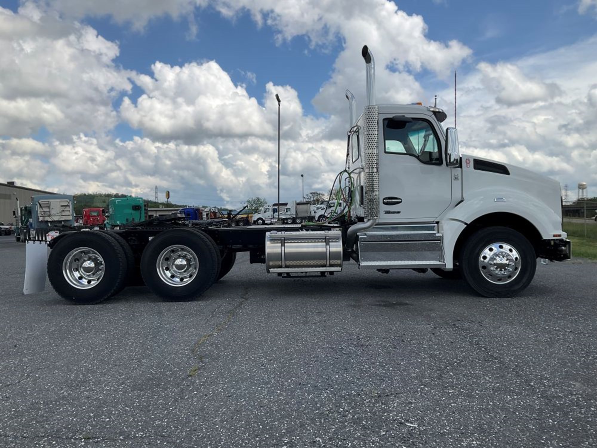 2025 Kenworth T880 - image 6 of 6