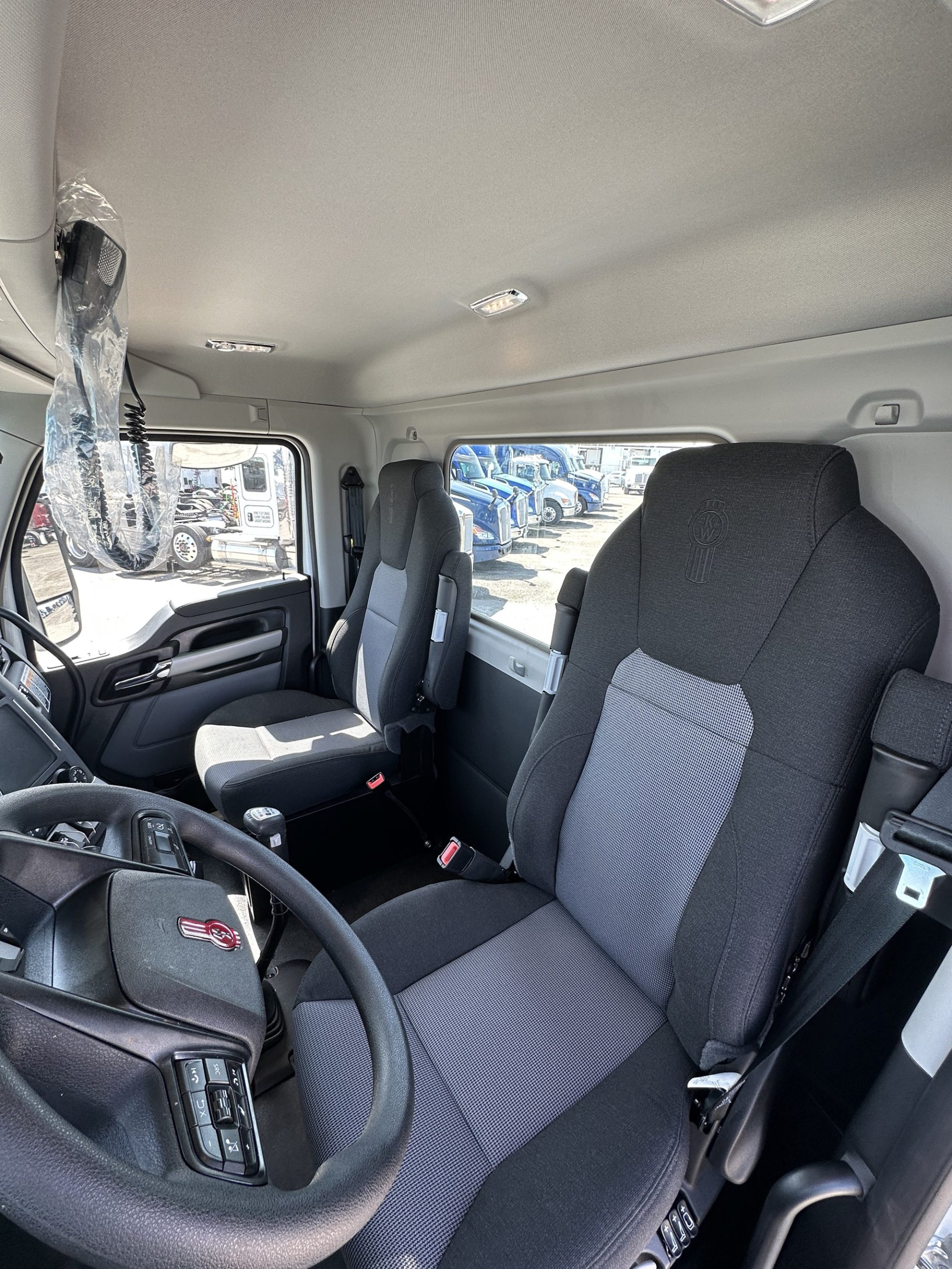 2025 Kenworth T880 2025 Kenworth T880 - image 4 of 6