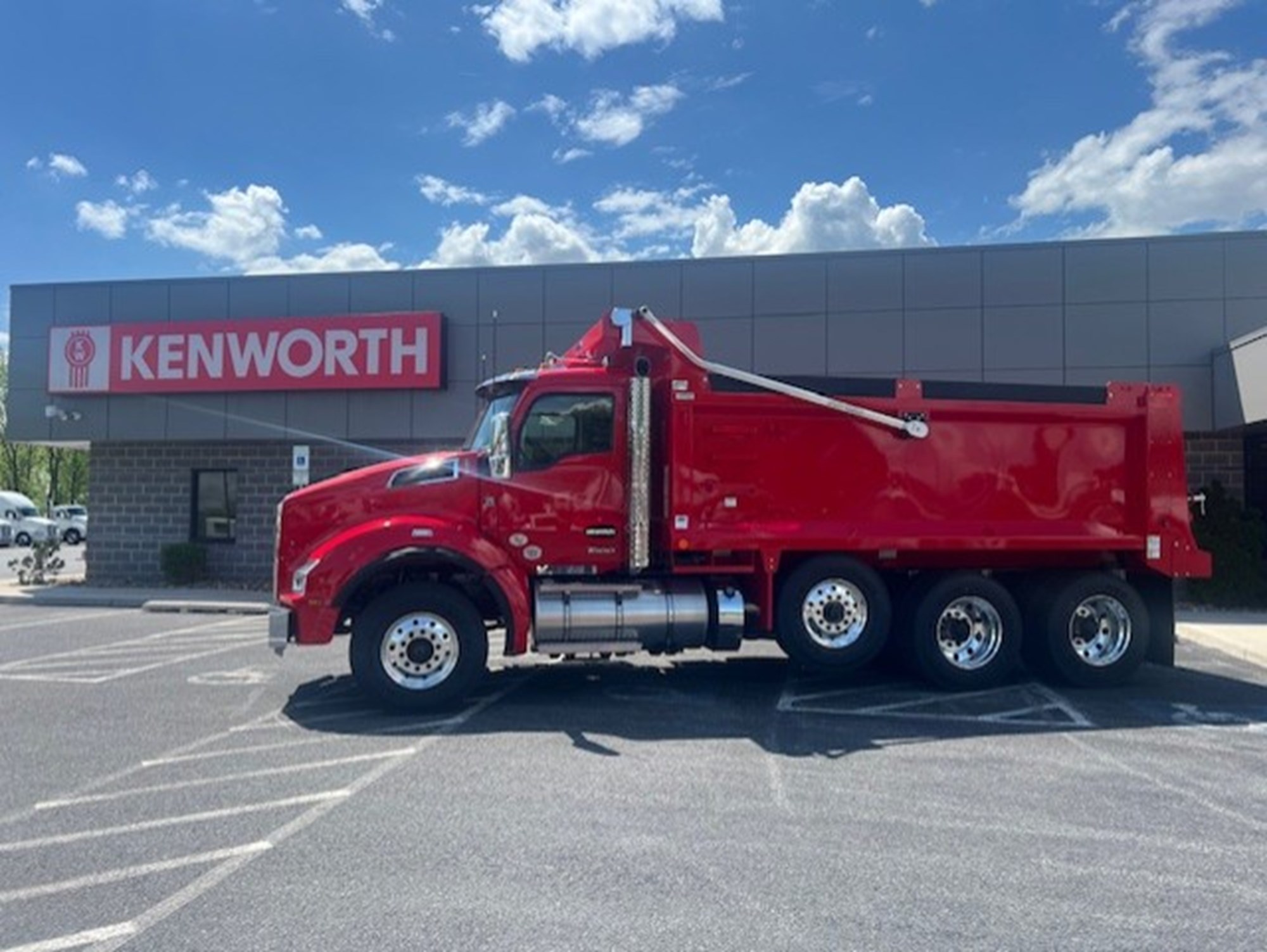 2025 Kenworth T880 - image 1 of 6