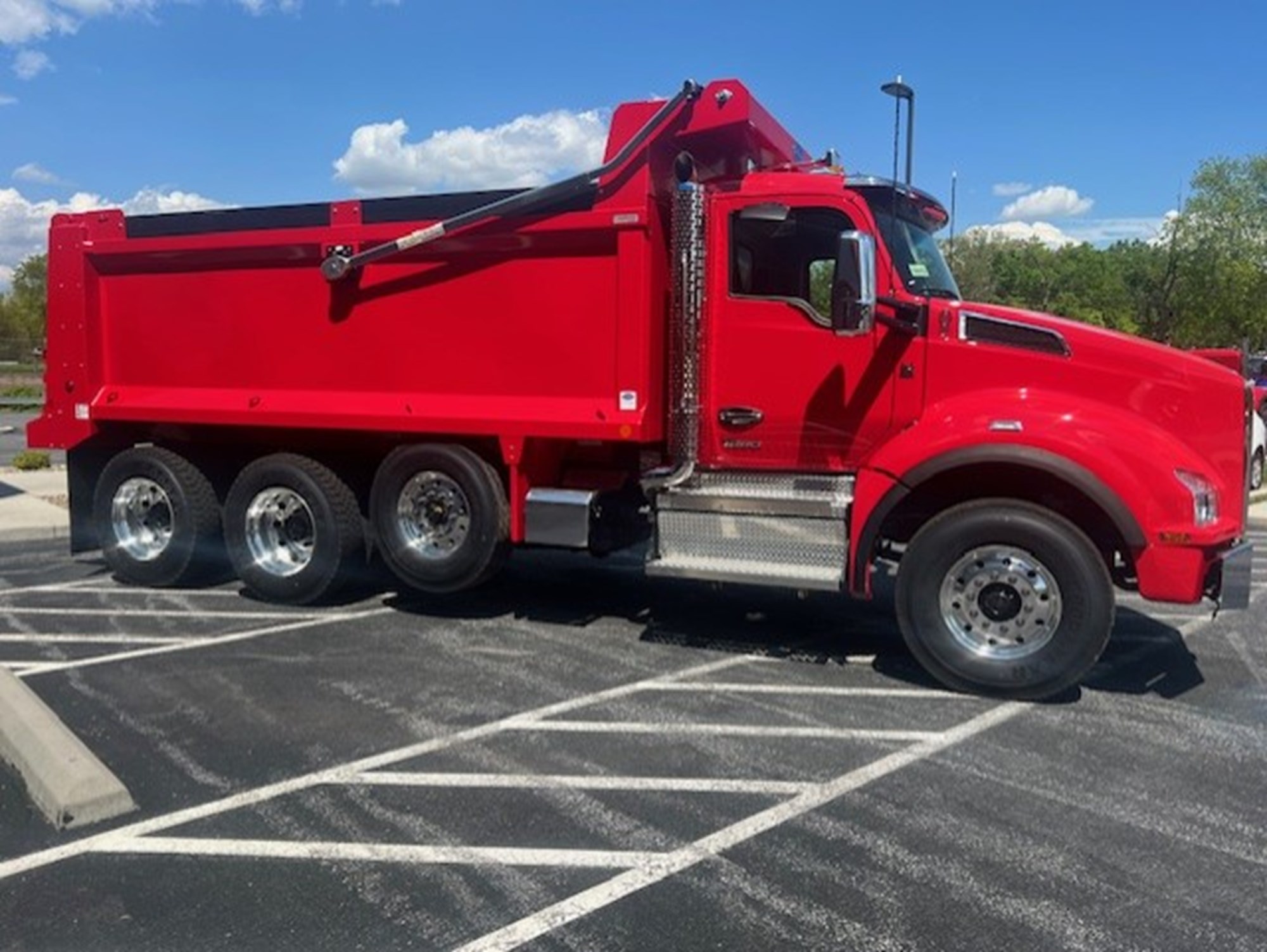 2025 Kenworth T880 - image 4 of 6