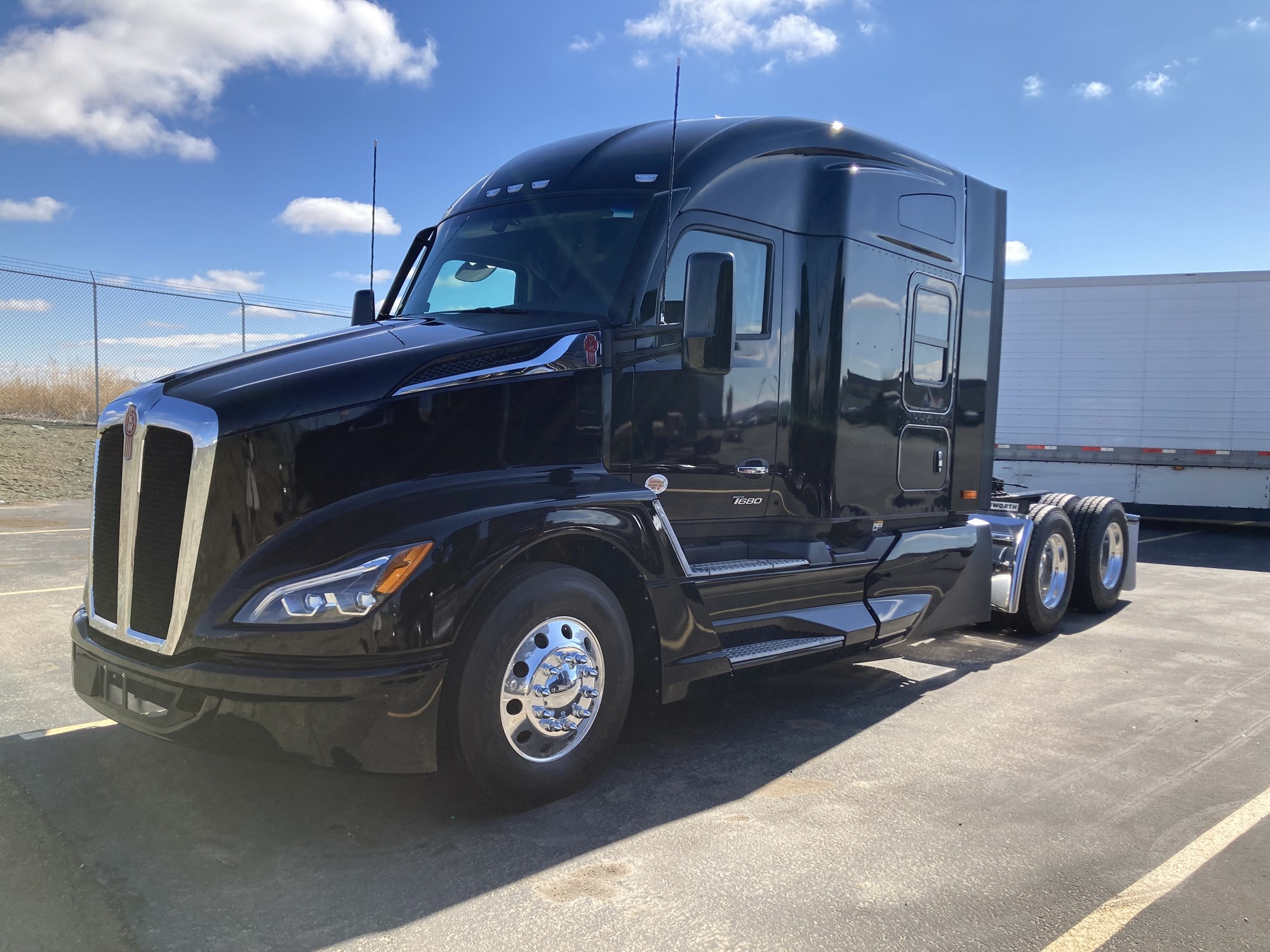 2025 Kenworth T680 Next Gen - image 1 of 6