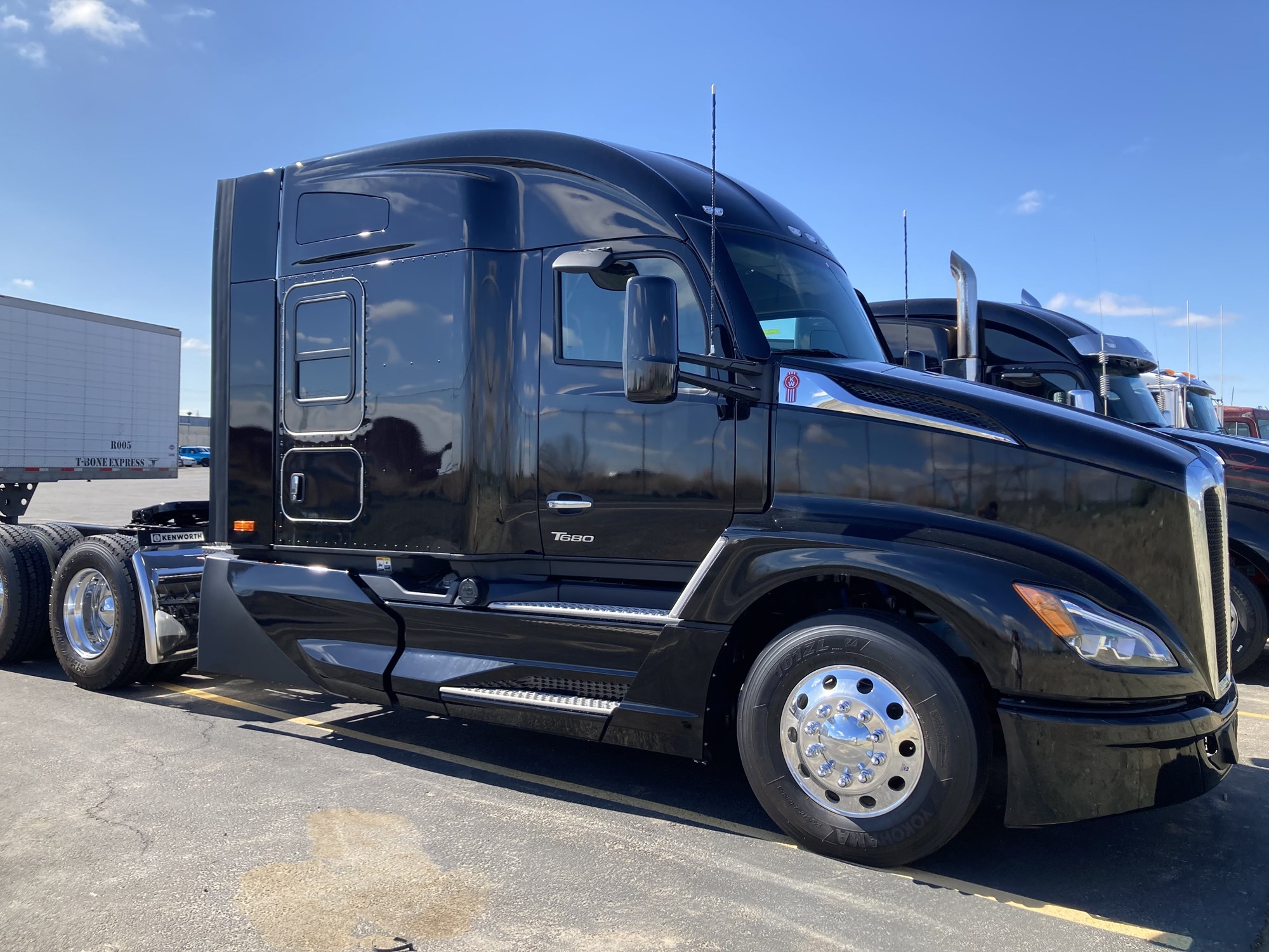 2025 Kenworth T680 Next Gen - image 2 of 6