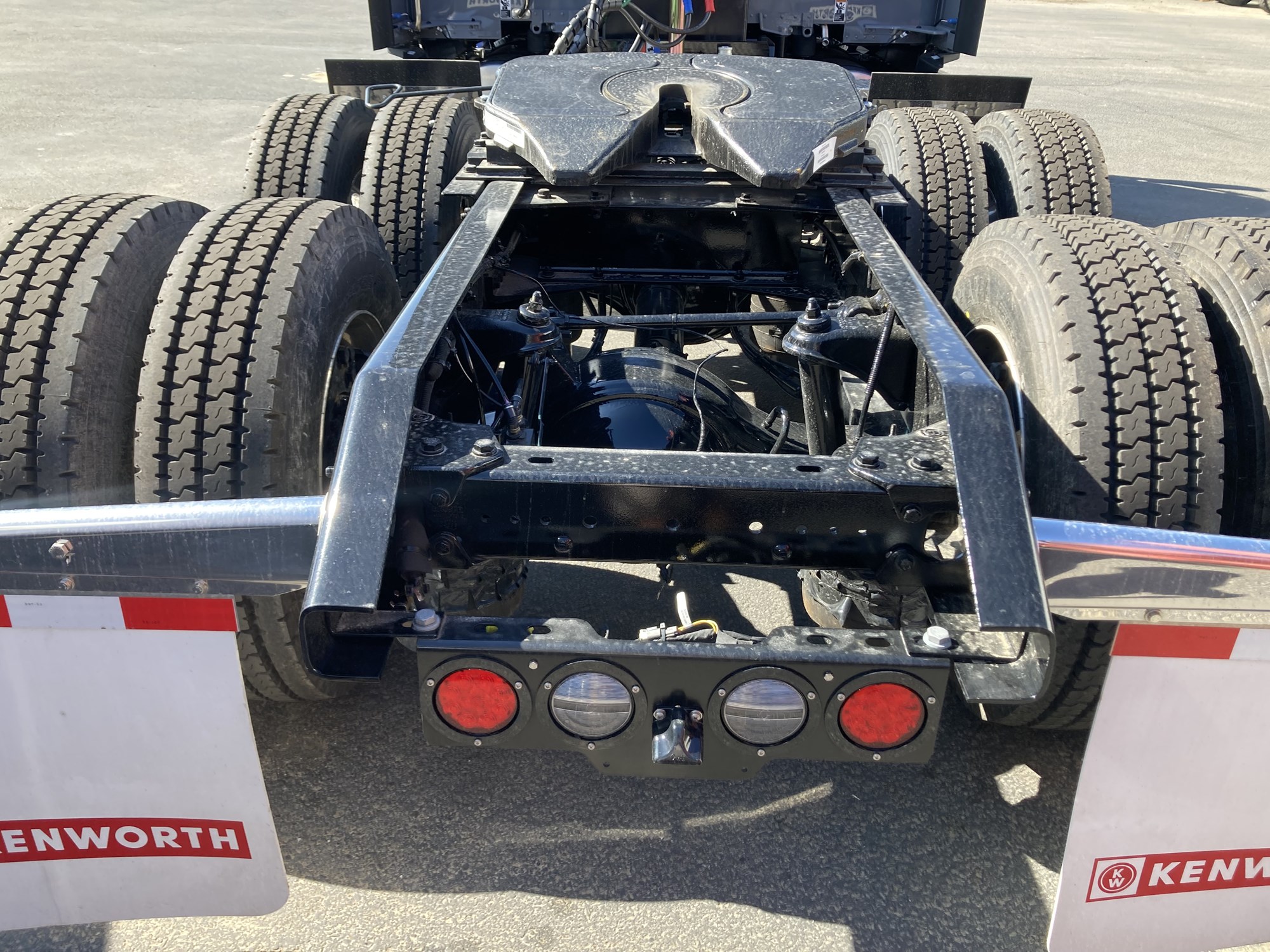 2025 Kenworth T680 Next Gen - image 3 of 4