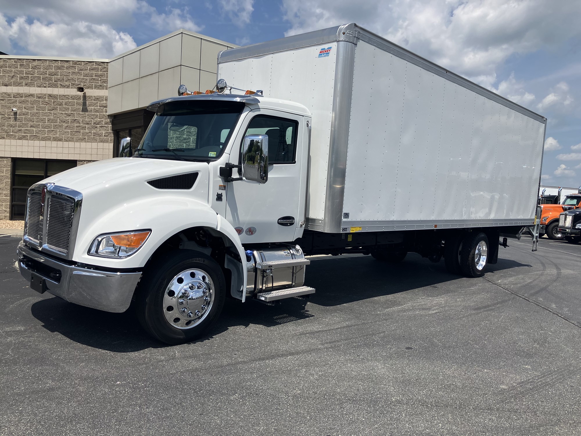 2025 Kenworth T280 - image 1 of 6
