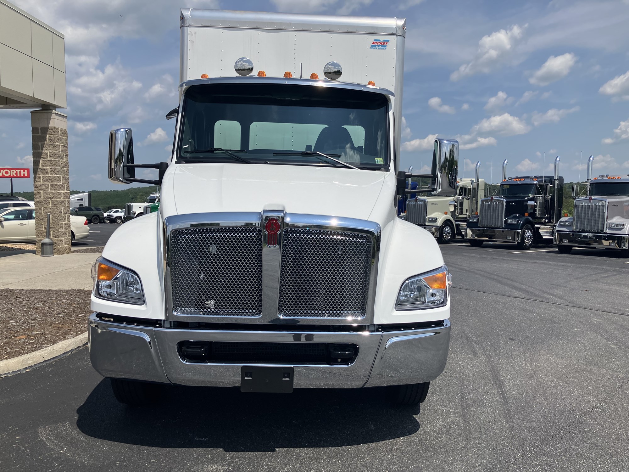 2025 Kenworth T280 - image 2 of 6