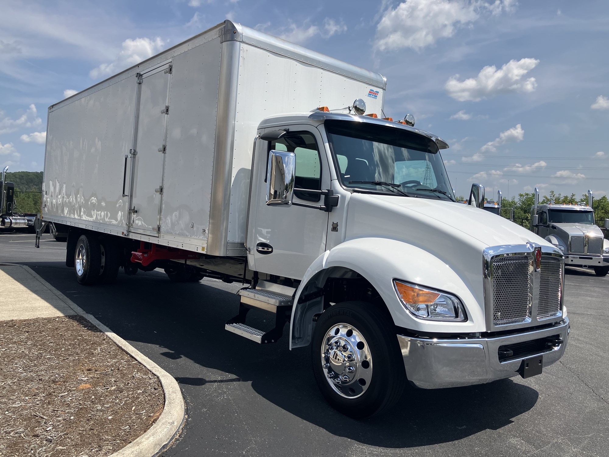 2025 Kenworth T280 - image 3 of 6