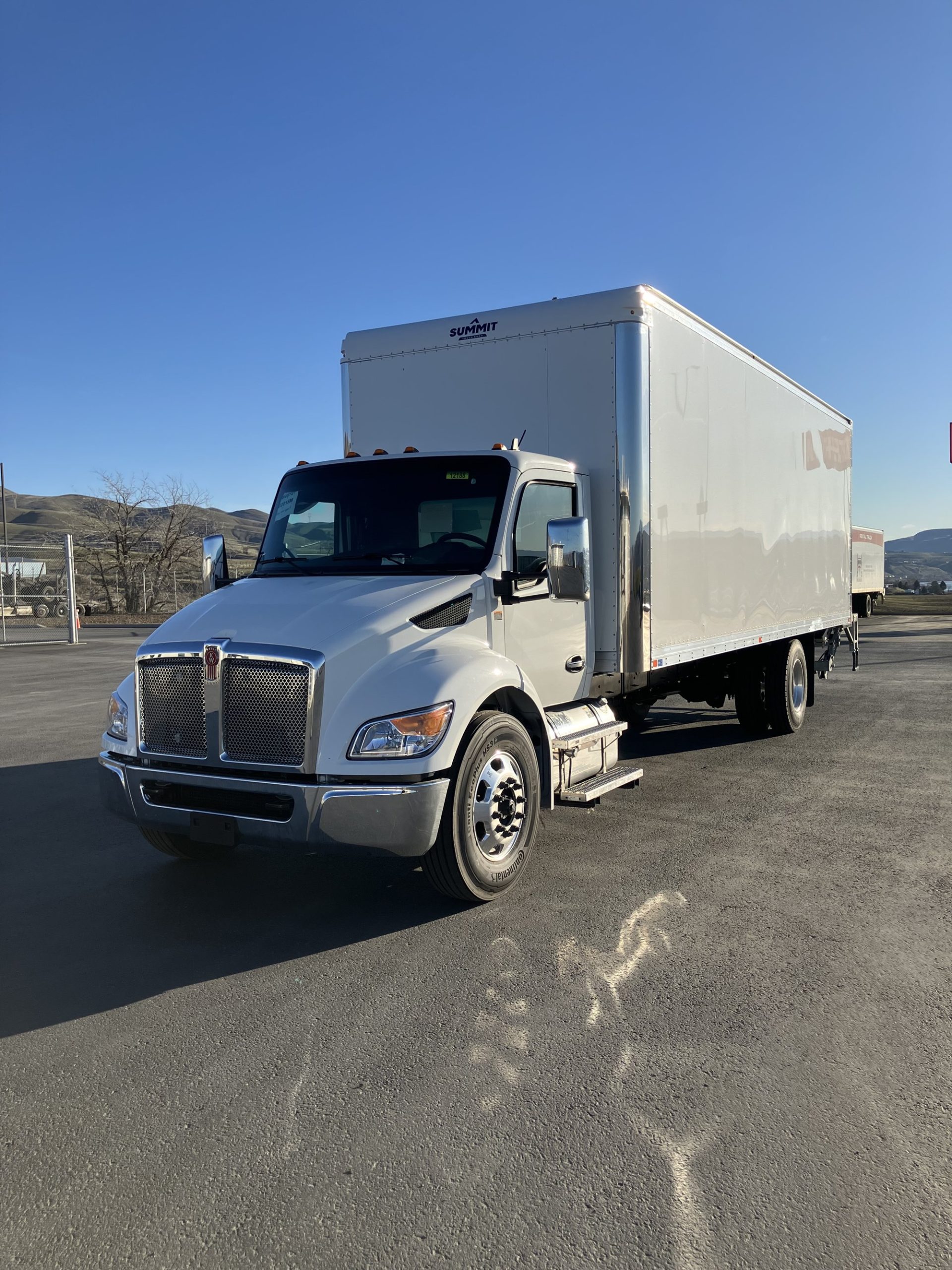 2025 Kenworth T280 2025 Kenworth T280 - image 1 of 6