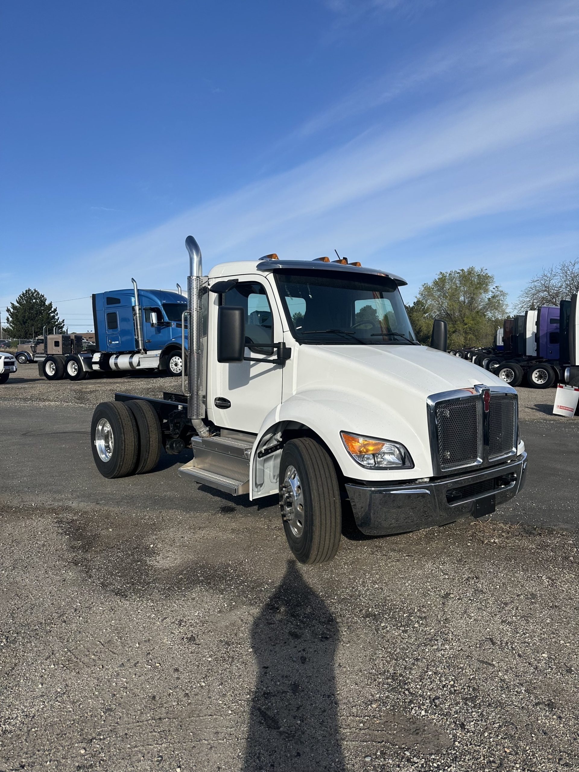 2025 Kenworth T380 - image 2 of 6