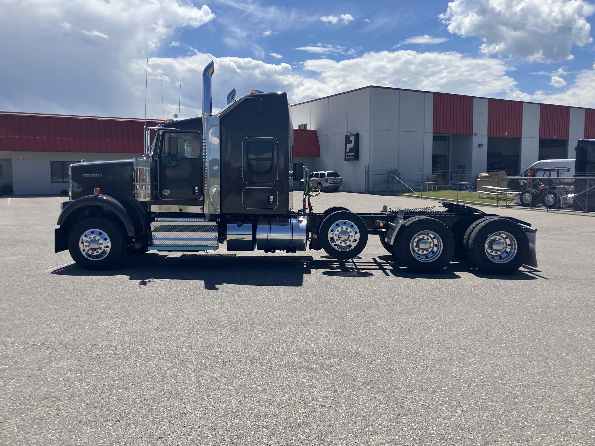 2025 Kenworth W900B - image 1 of 6