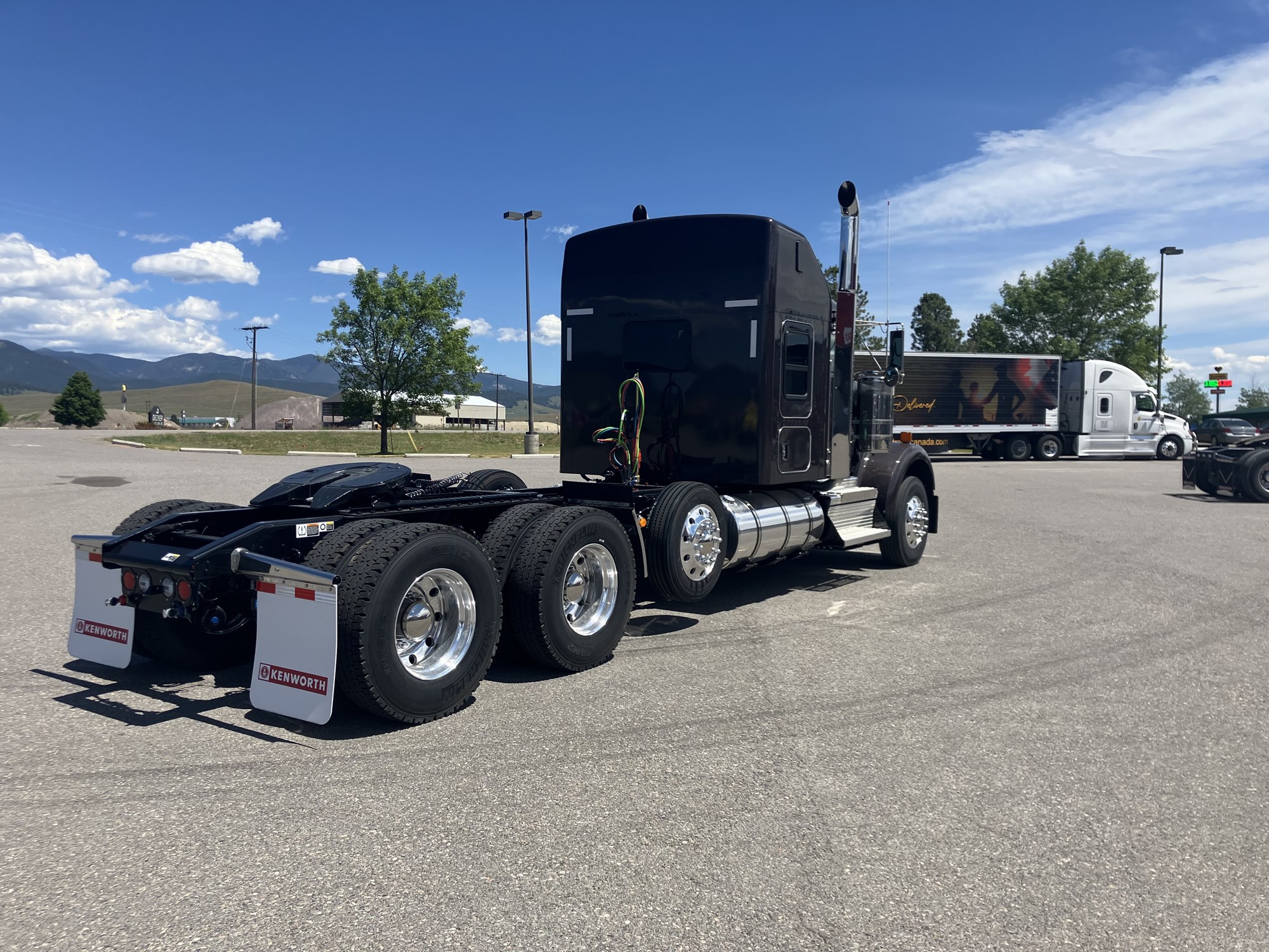 2025 Kenworth W900B - image 4 of 6