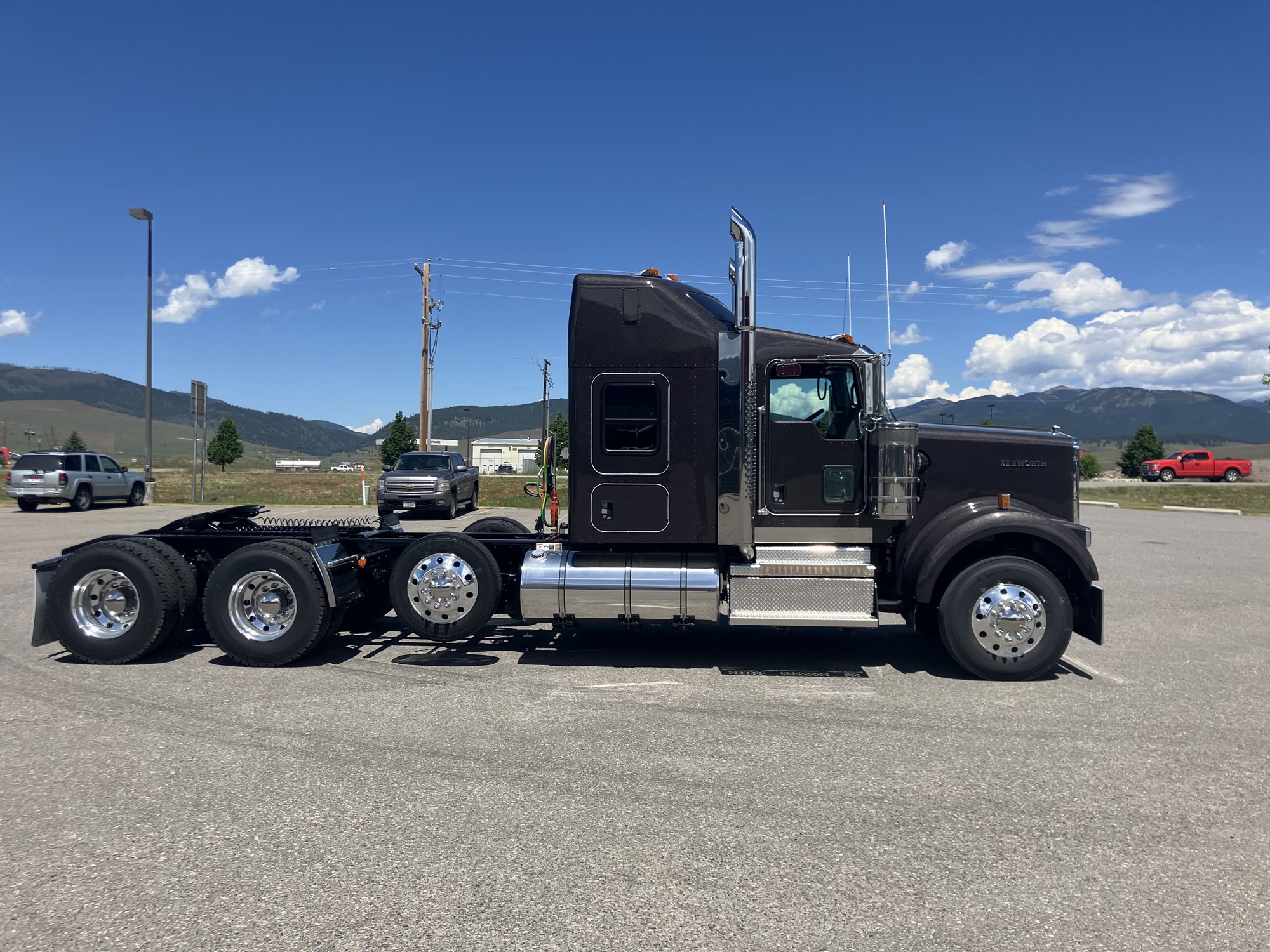 2025 Kenworth W900B - image 5 of 6