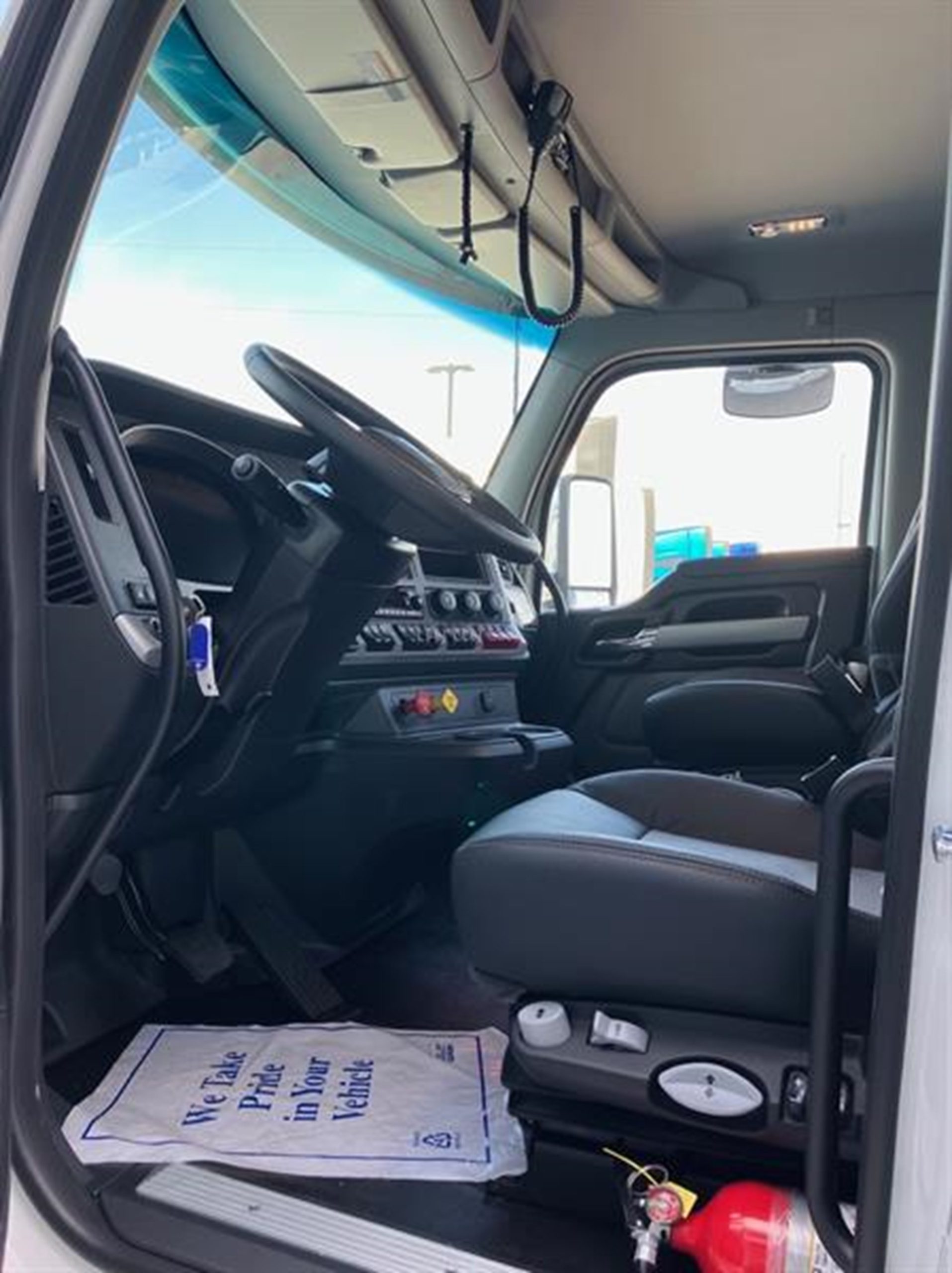 2026 Kenworth W990 - image 5