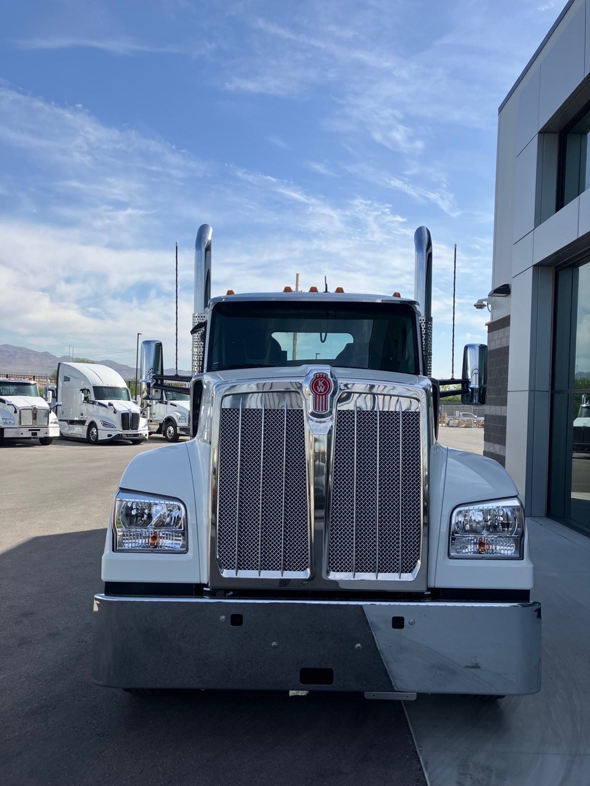 2026 Kenworth W990 - image 2