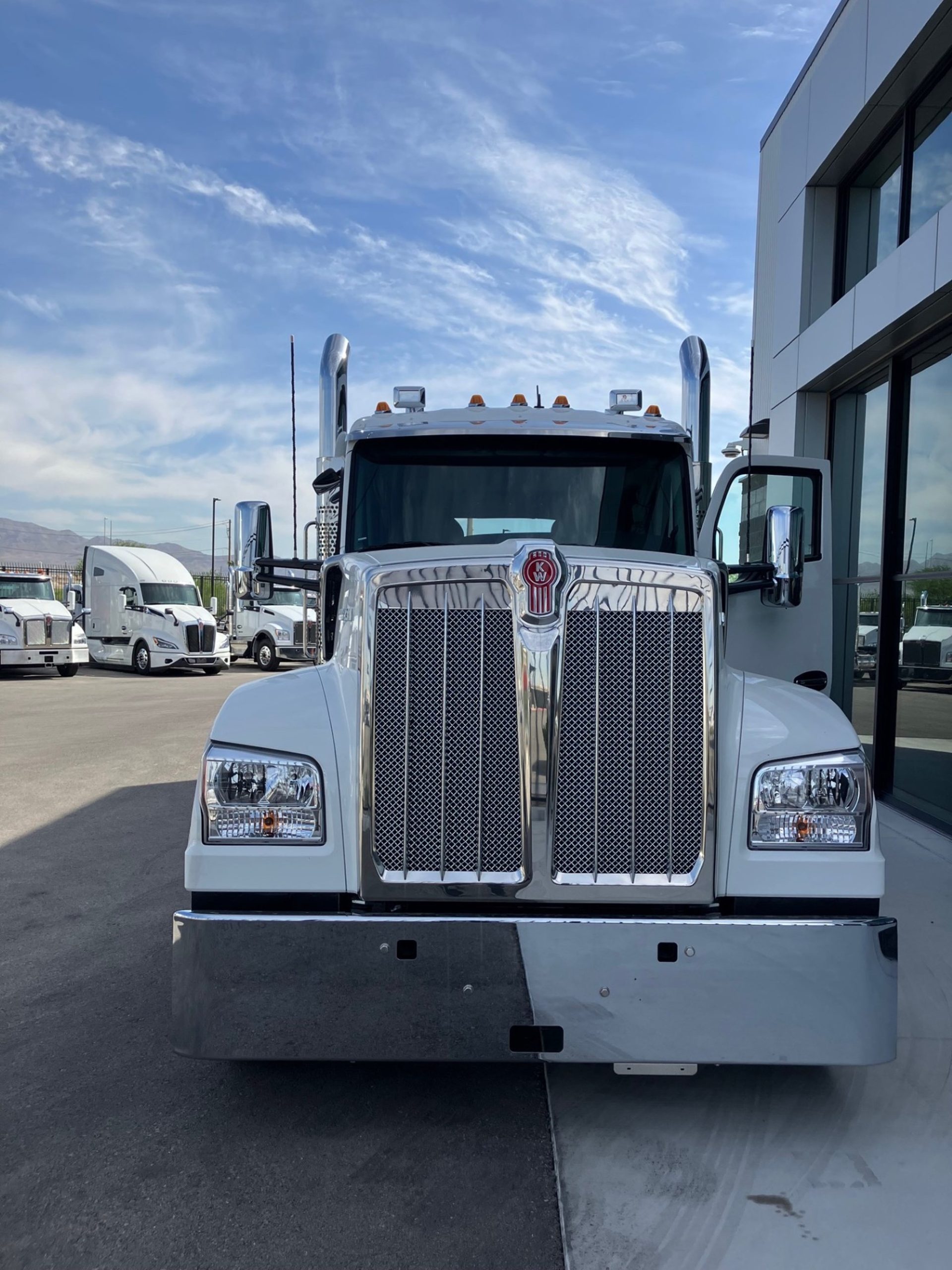 2026 Kenworth W990 - image 2 of 6