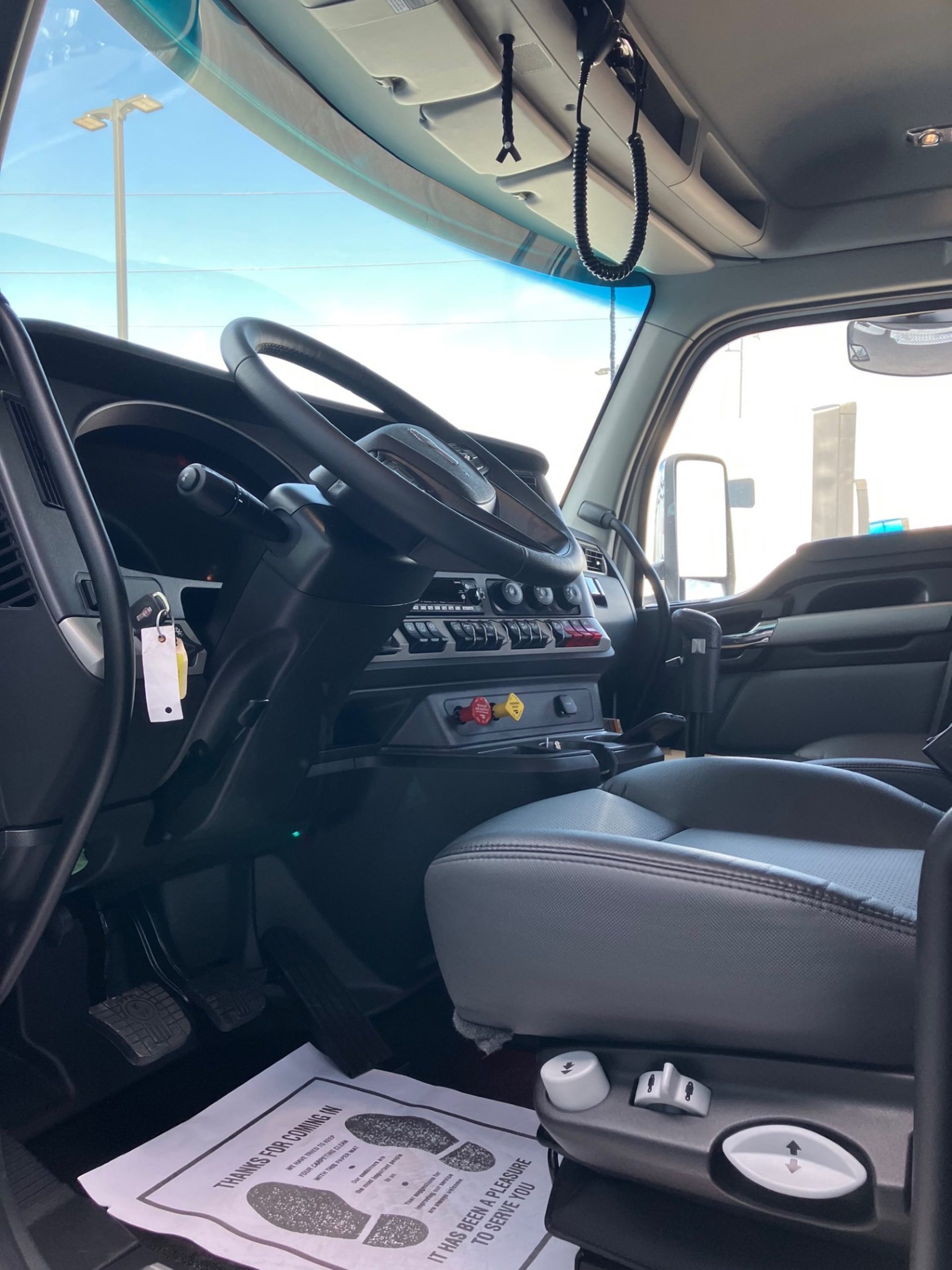 2026 Kenworth W990 - image 5 of 6