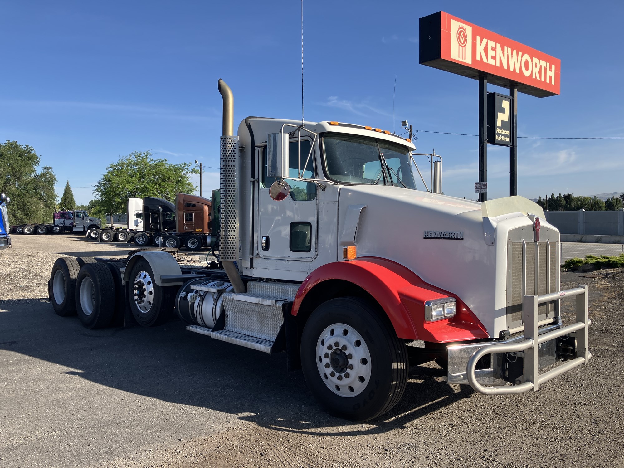 2011 Kenworth T800 - image 6 of 6